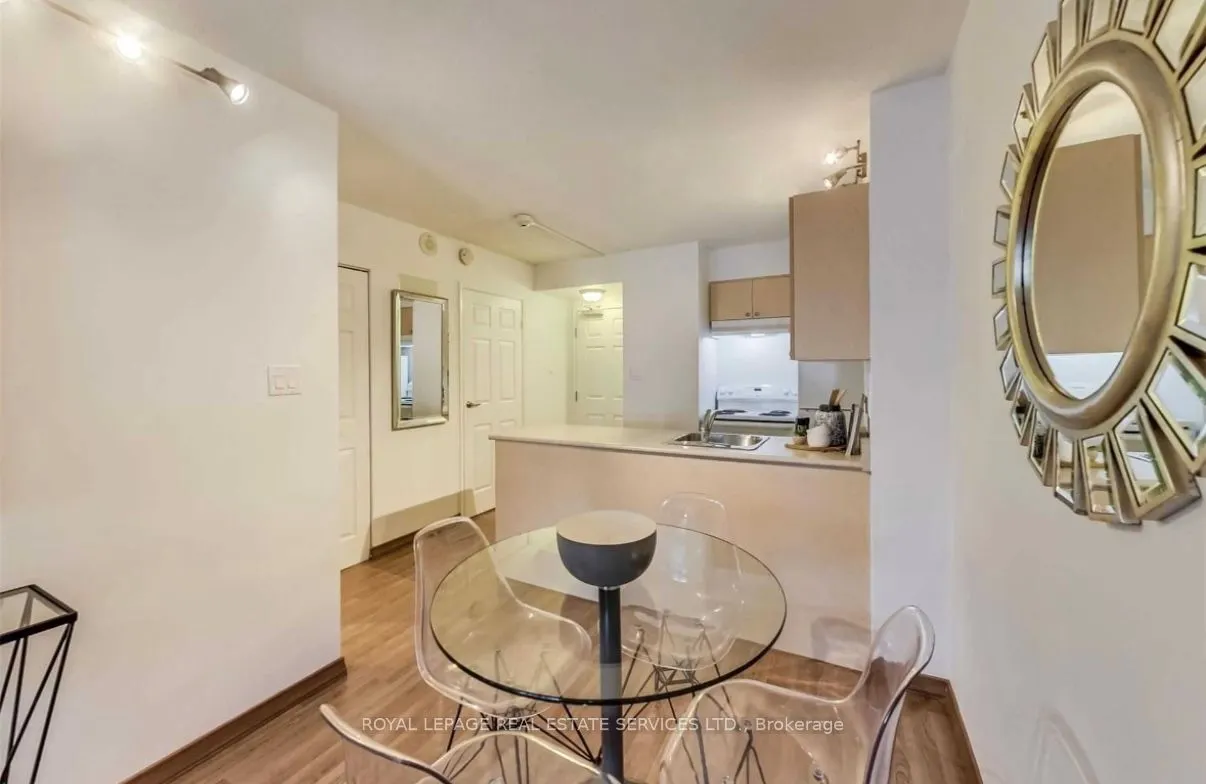 15 Maplewood Avenue, #208