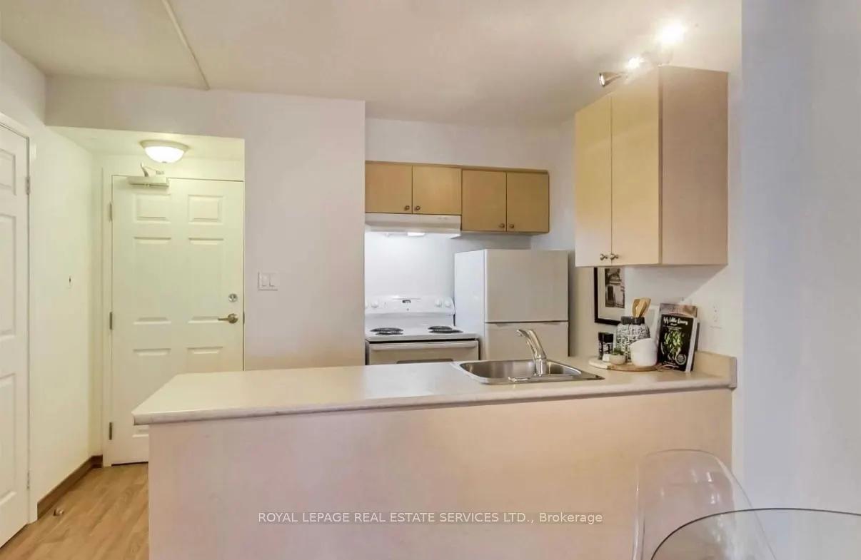 15 Maplewood Avenue, #208