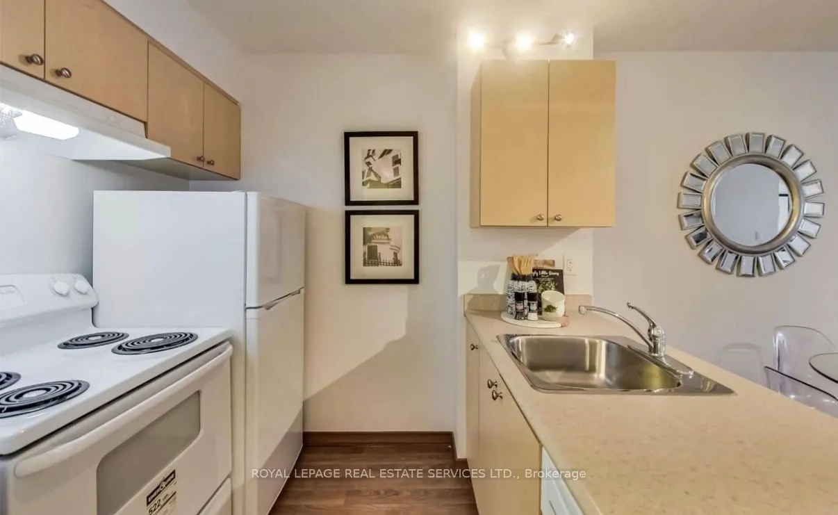 15 Maplewood Avenue, #208