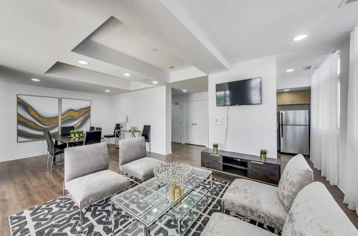 15 Maplewood Avenue, #208