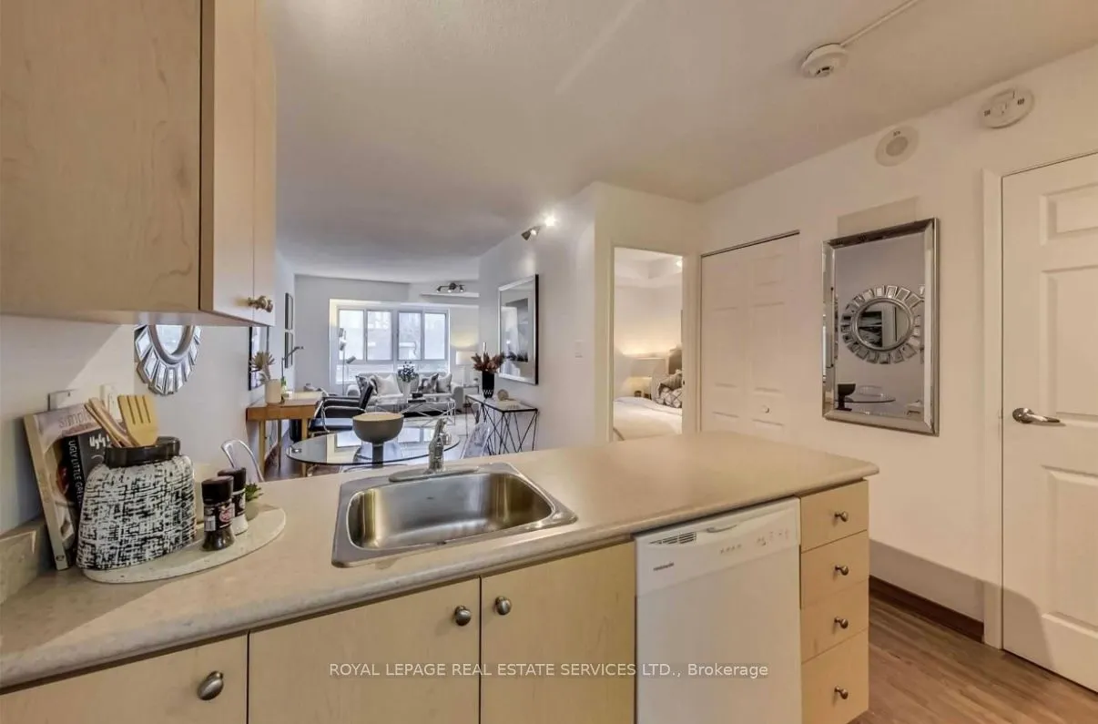 15 Maplewood Avenue, #208