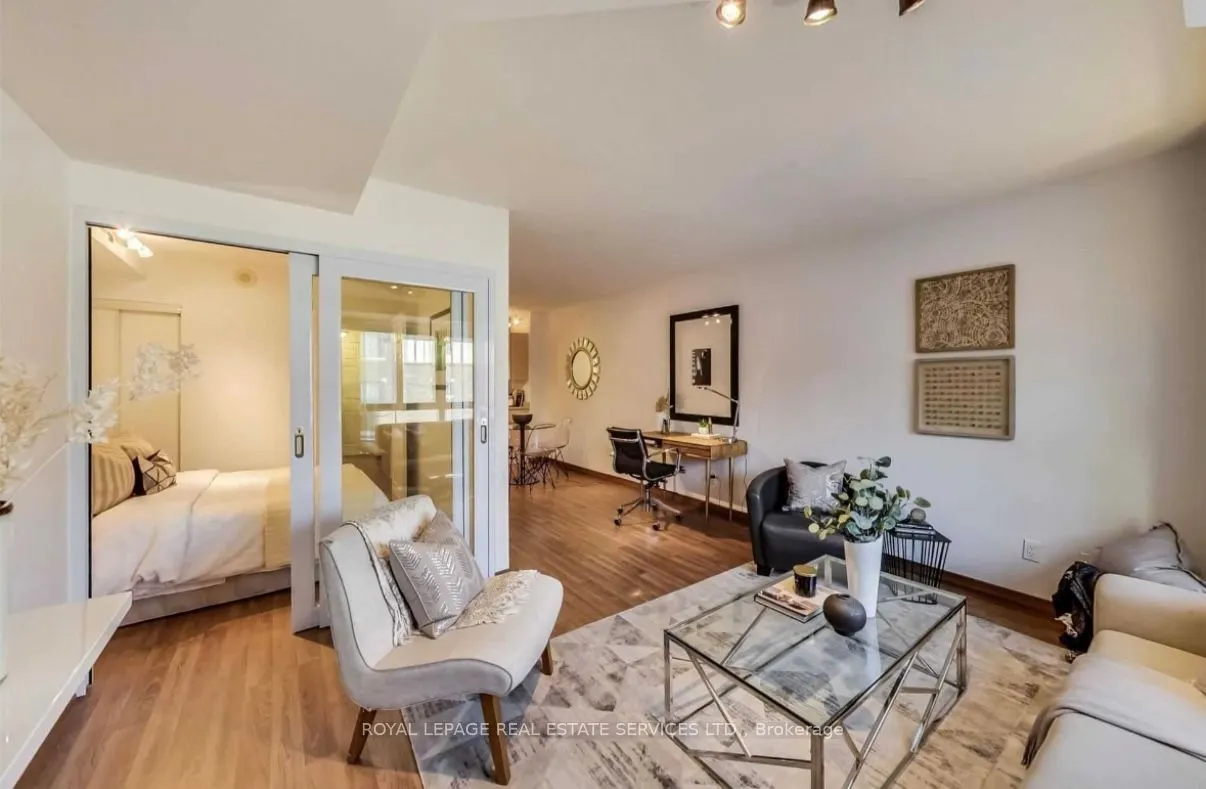 15 Maplewood Avenue, #208