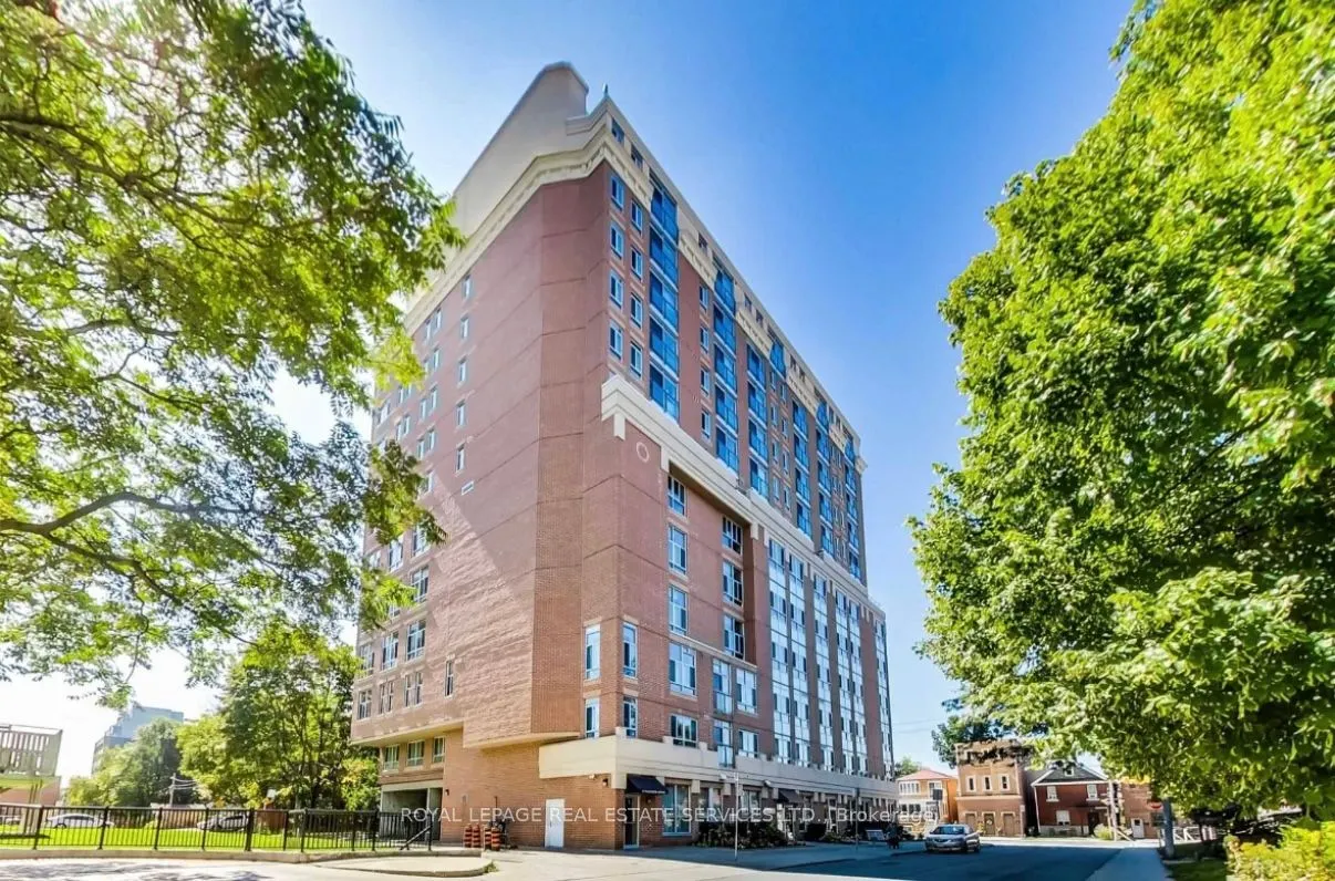 15 Maplewood Avenue, #208