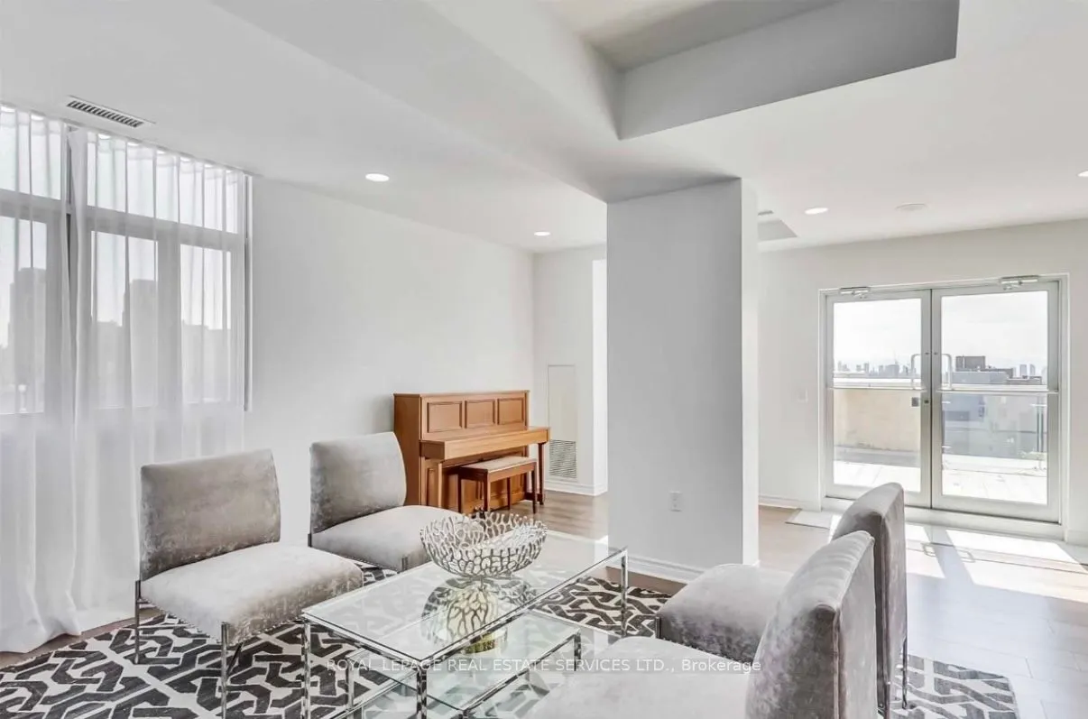 15 Maplewood Avenue, #208