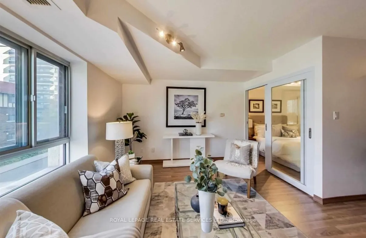 15 Maplewood Avenue, #208