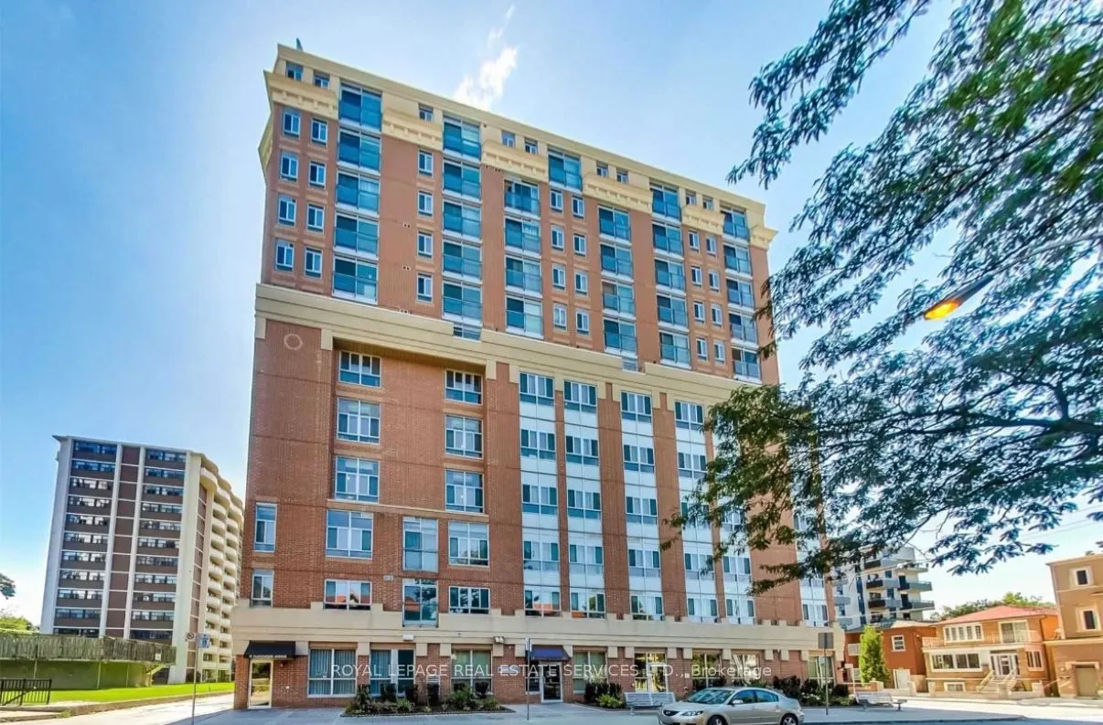 15 Maplewood Avenue, #208