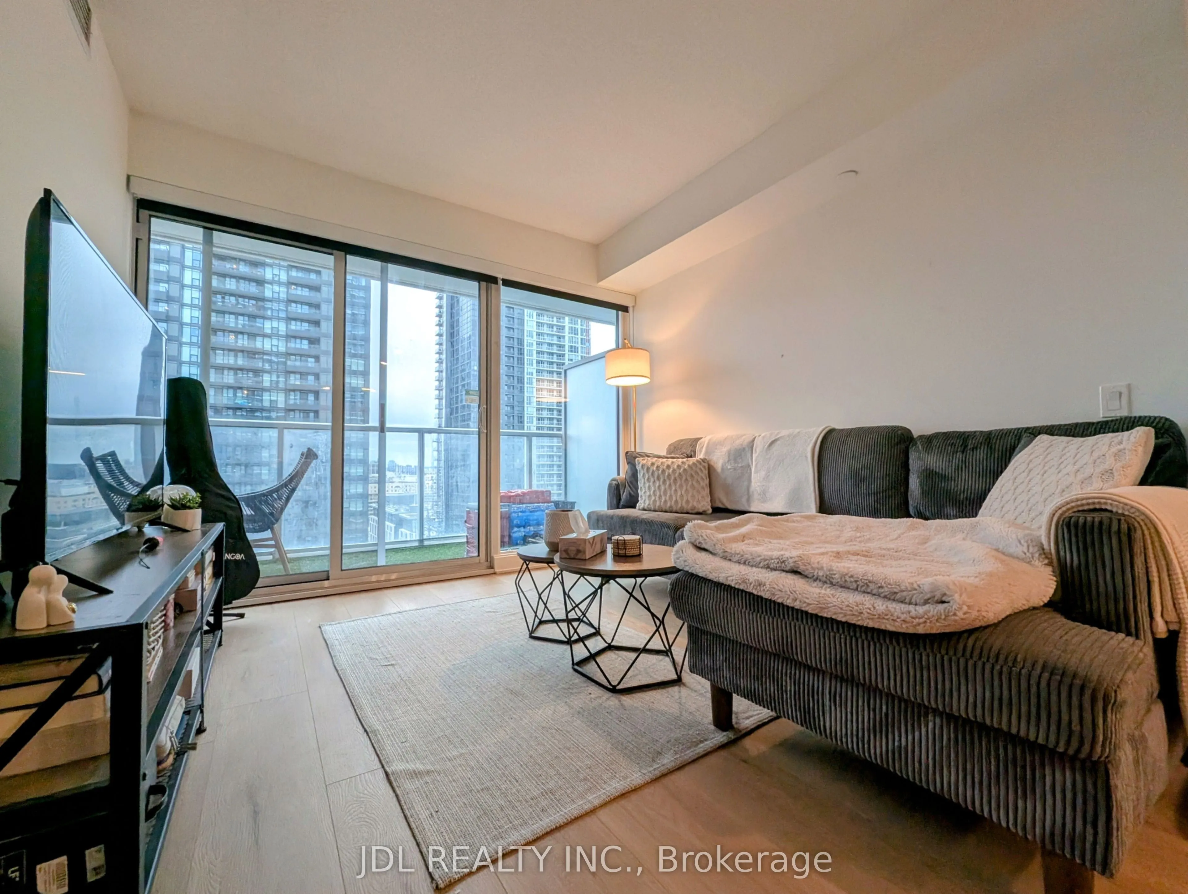 17 Bathurst Street, #1908