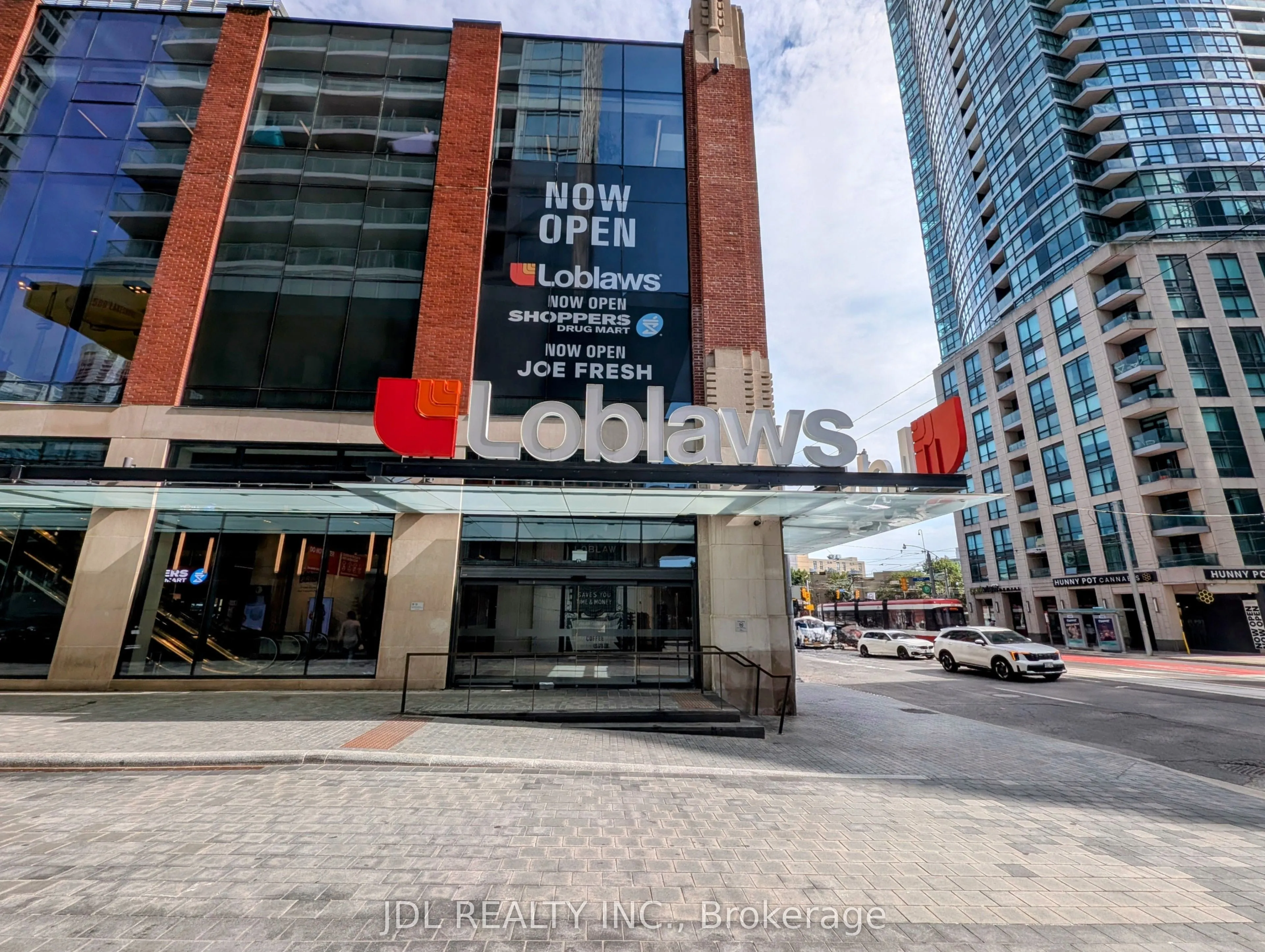 17 Bathurst Street, #1908