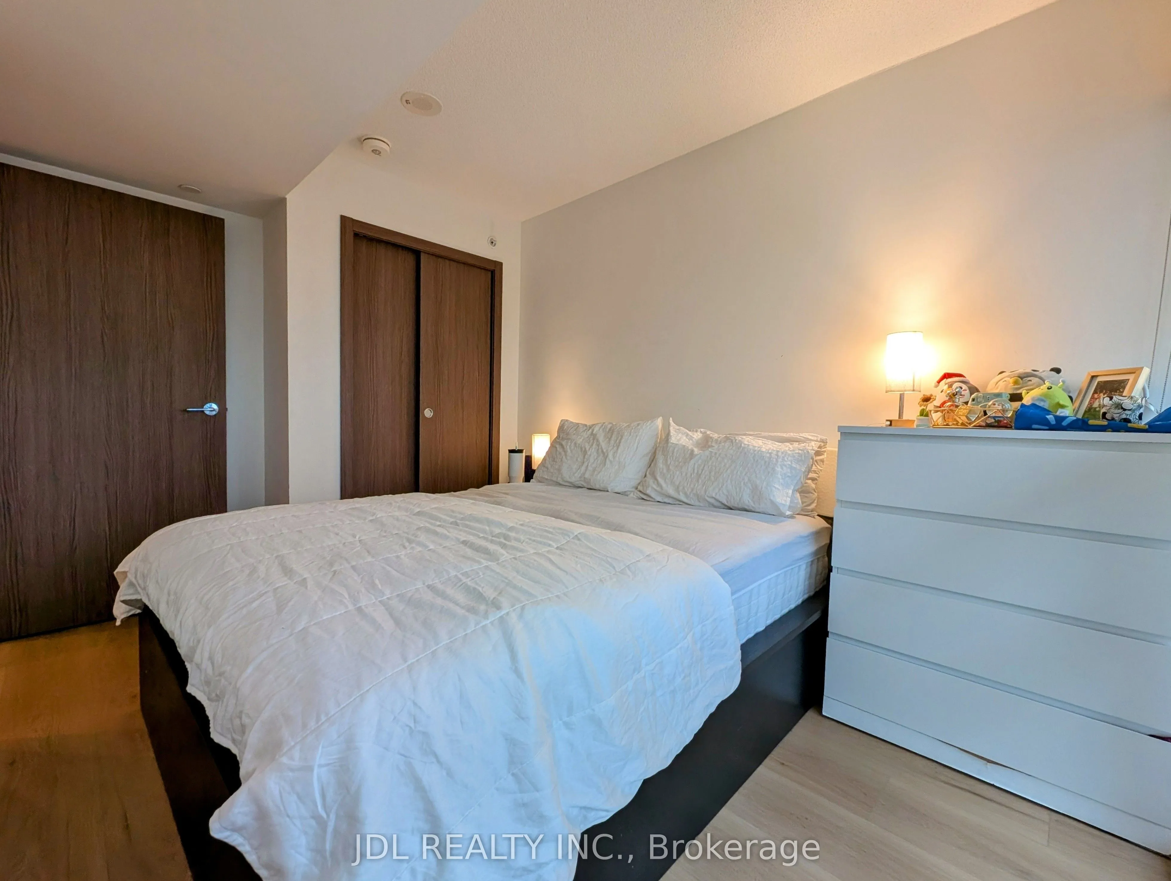 17 Bathurst Street, #1908