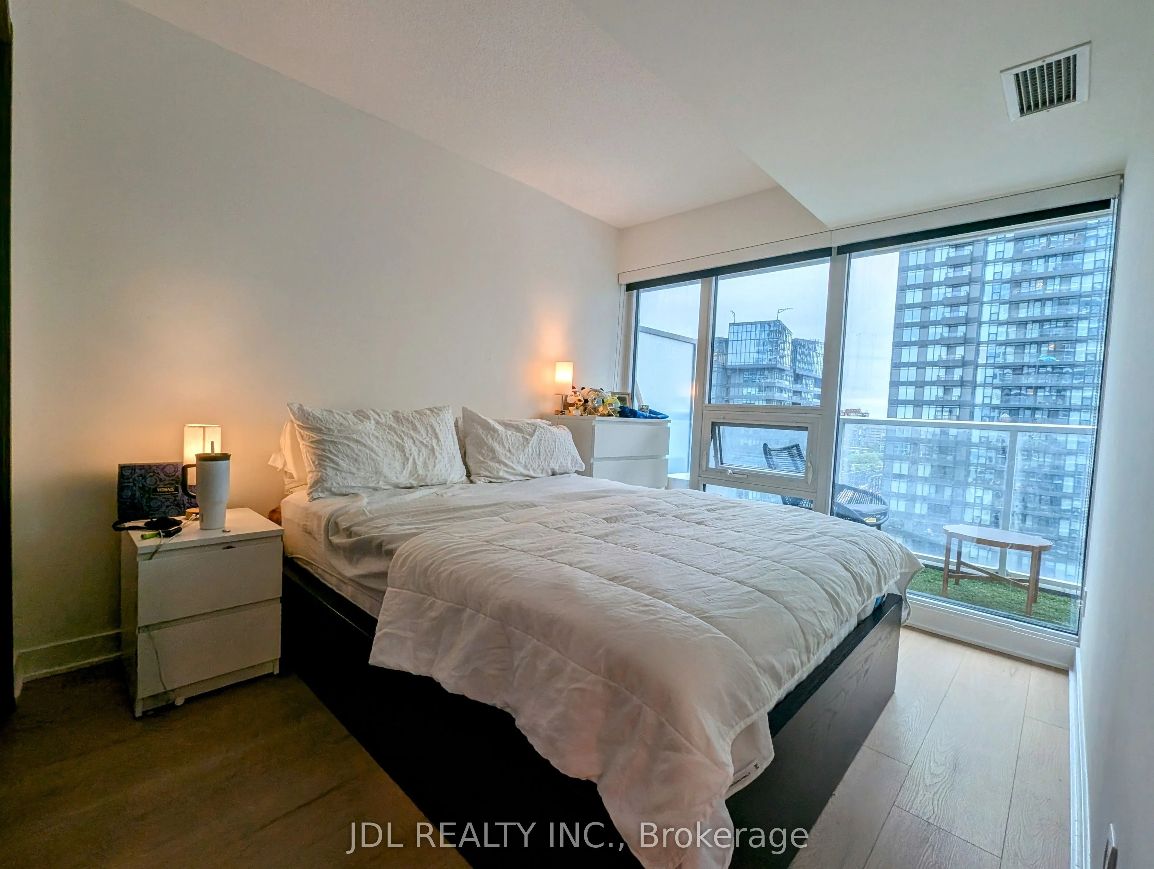17 Bathurst Street, #1908