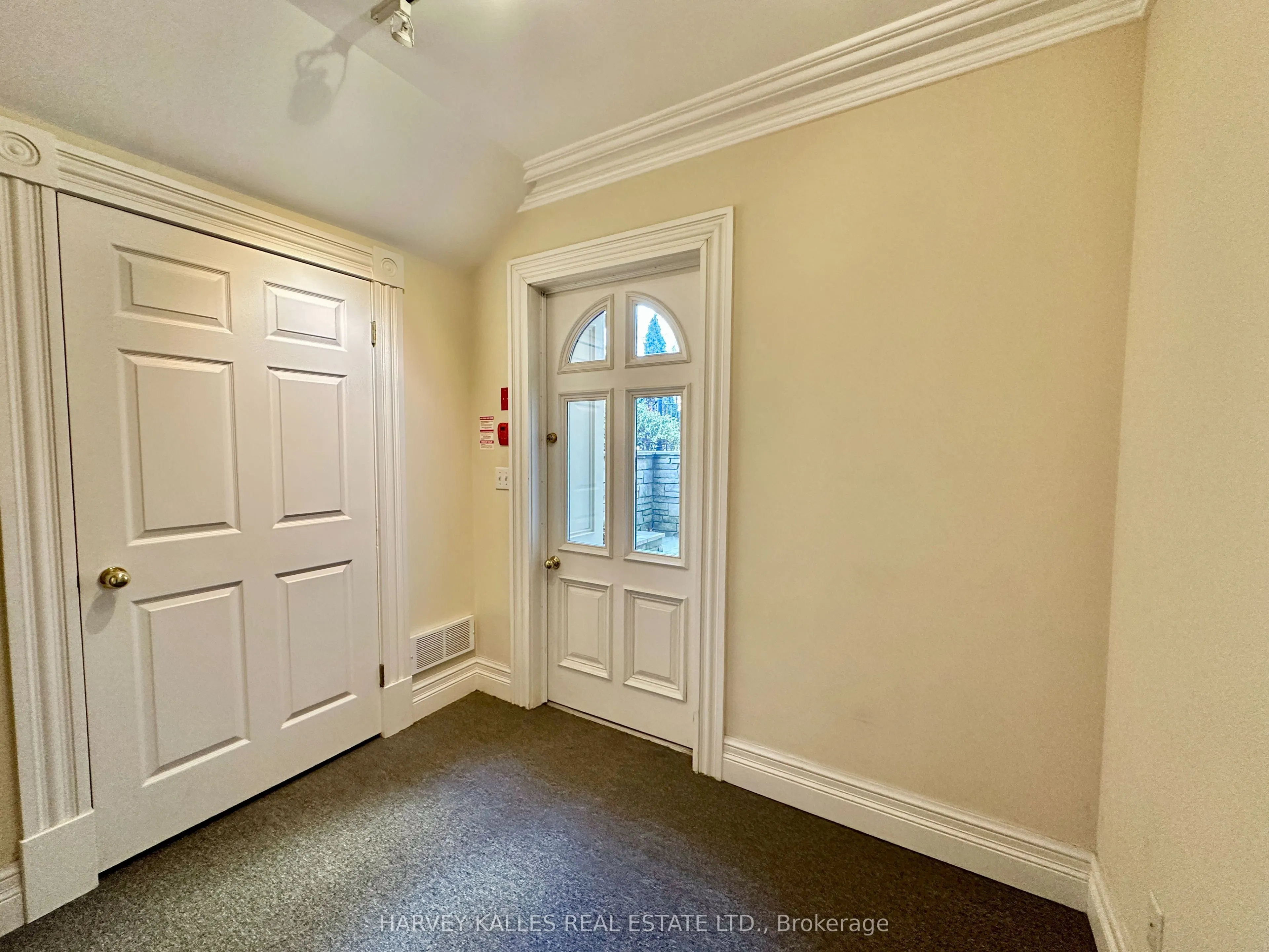 211 Carlton Street, #Lower