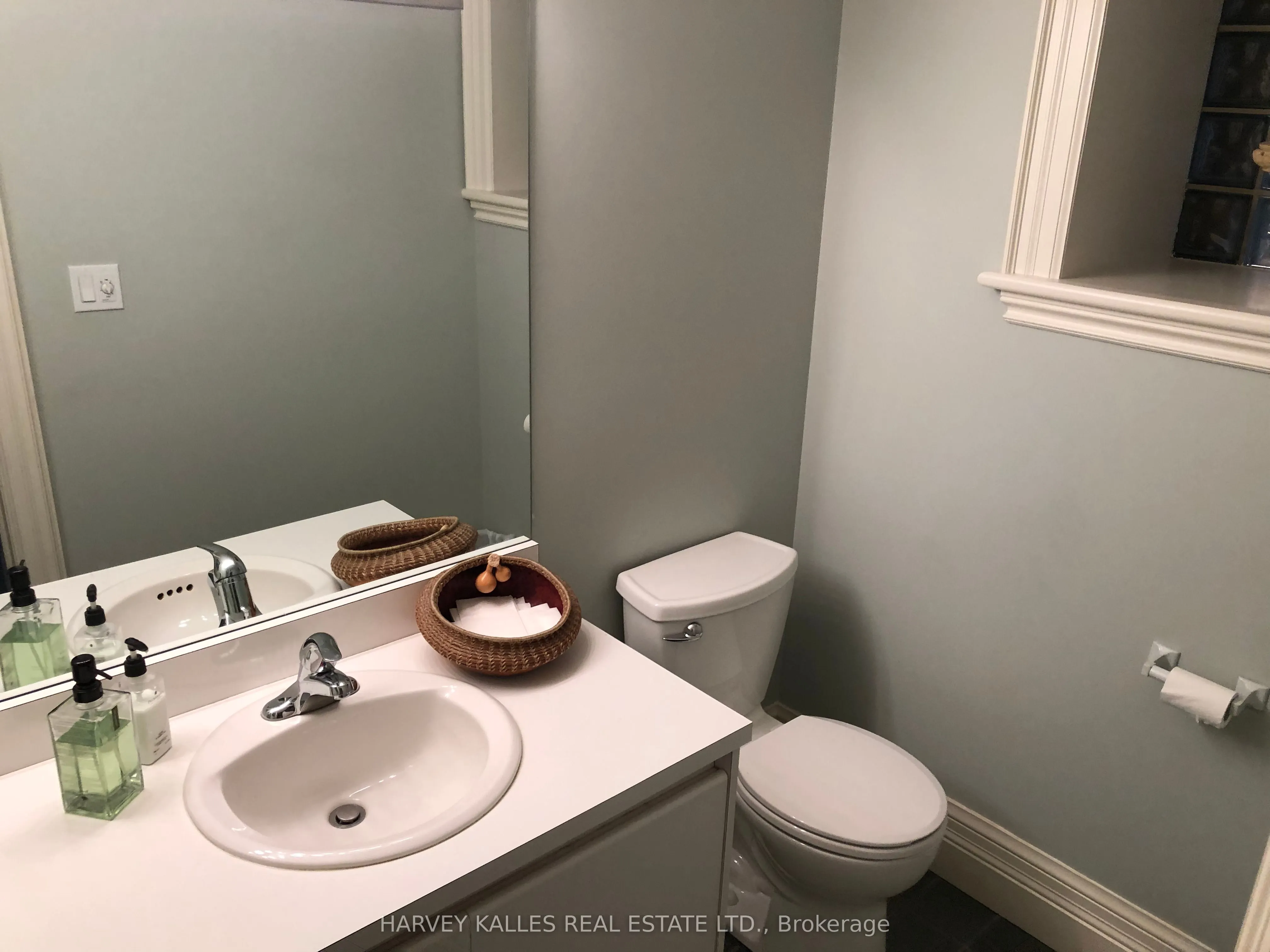 211 Carlton Street, #Lower