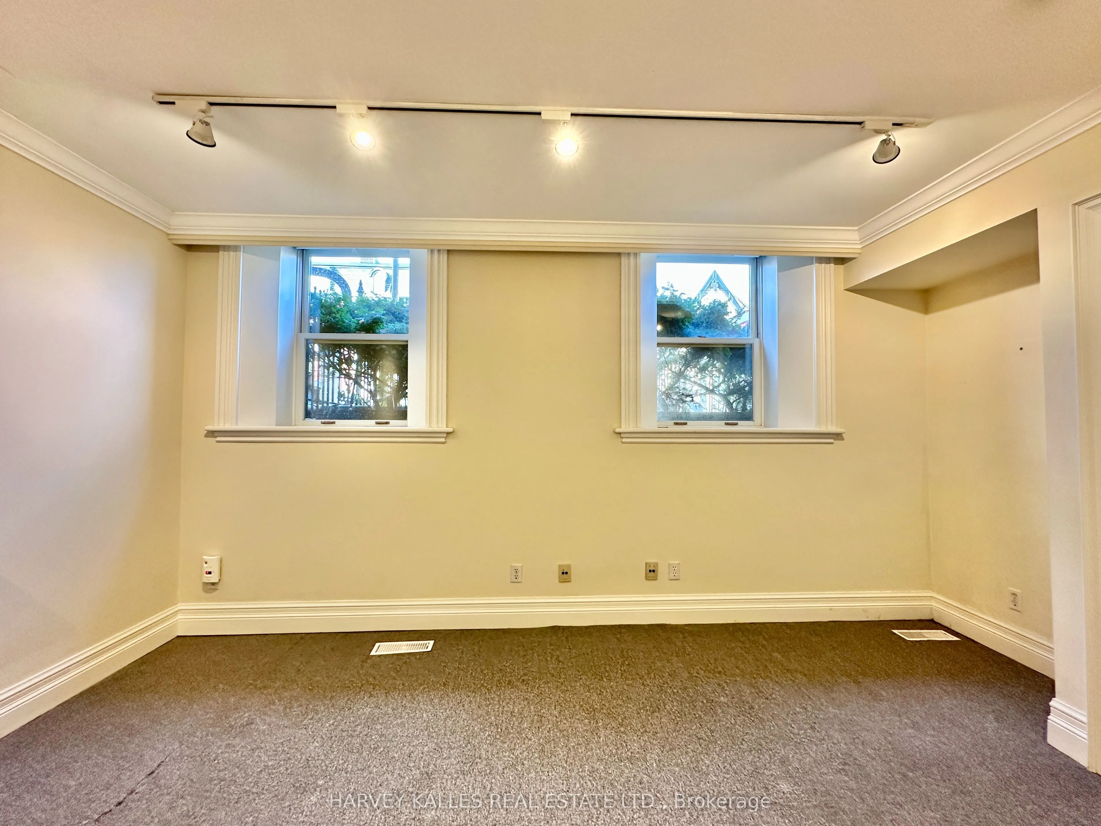 211 Carlton Street, #Lower