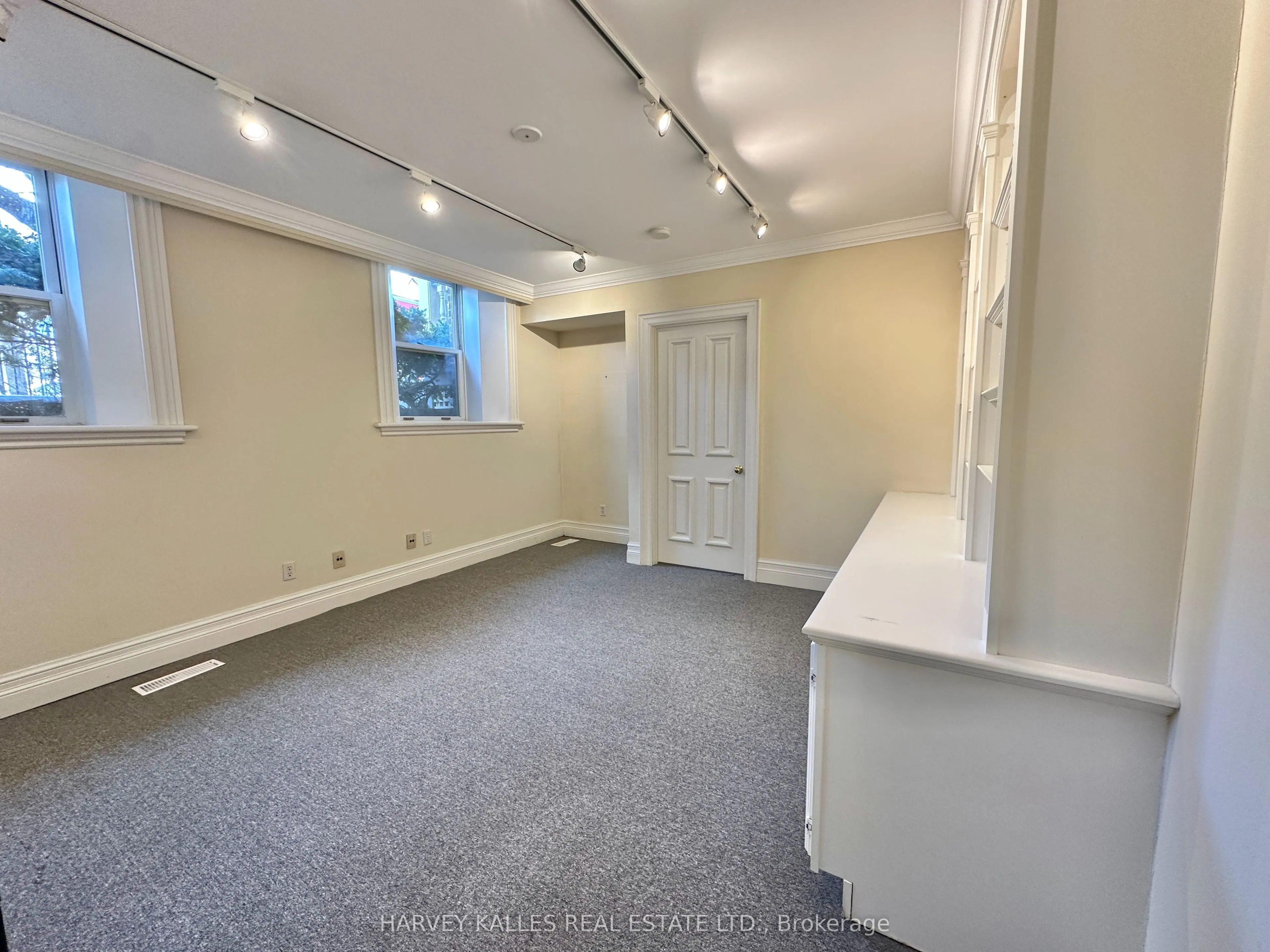 211 Carlton Street, #Lower