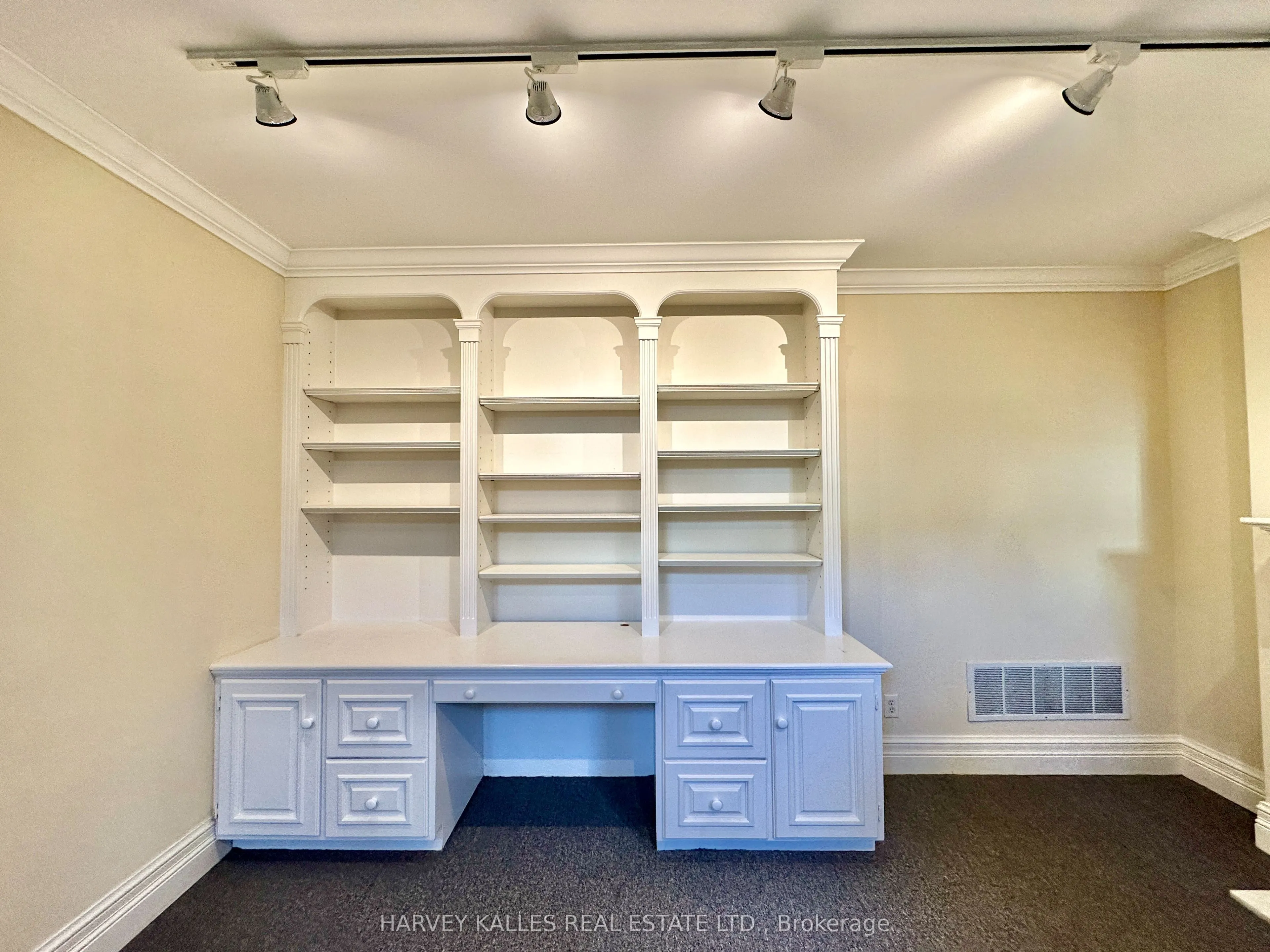 211 Carlton Street, #Lower