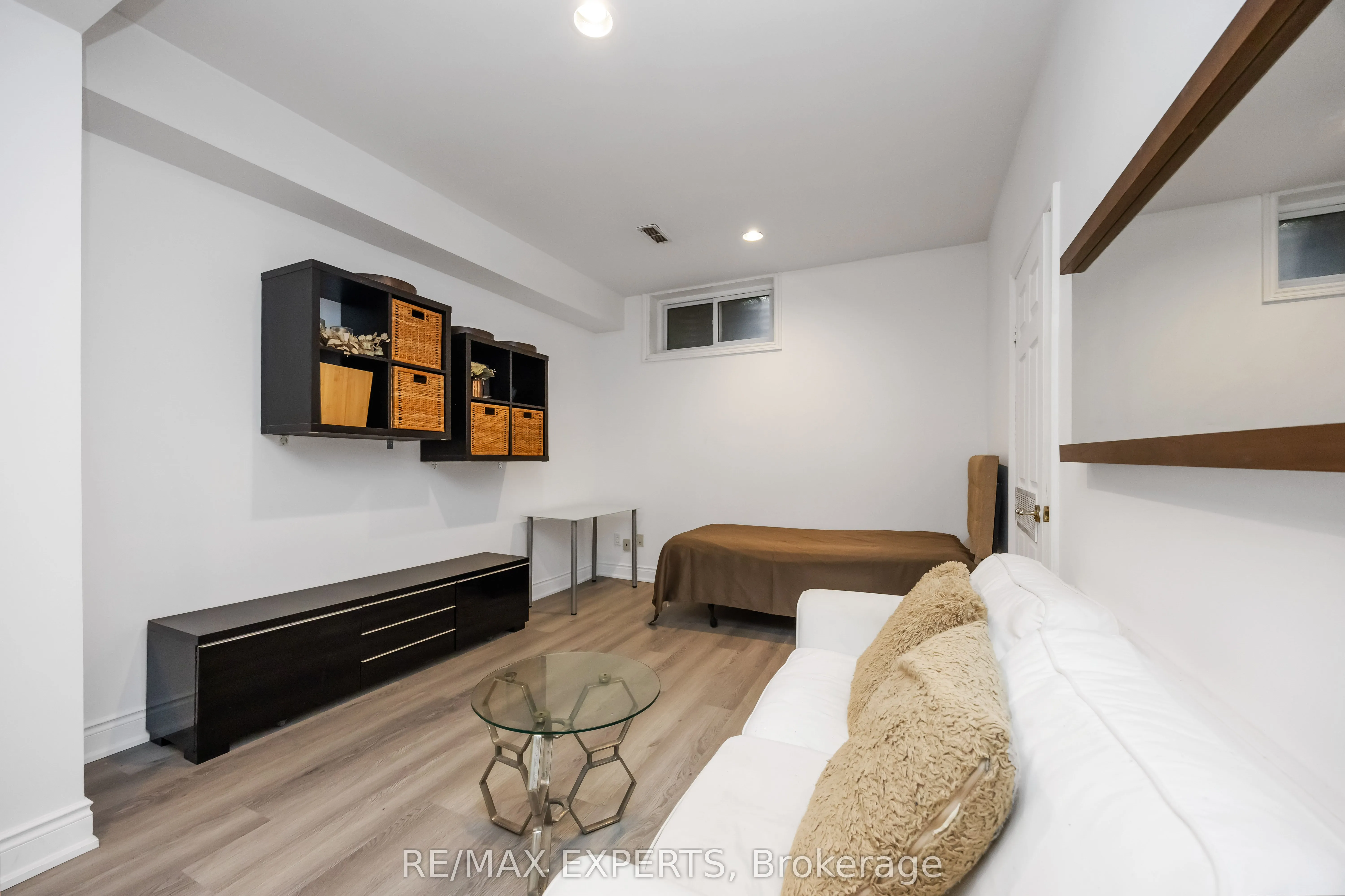 199 DAVISVILLE AVE Avenue S, #BSMT