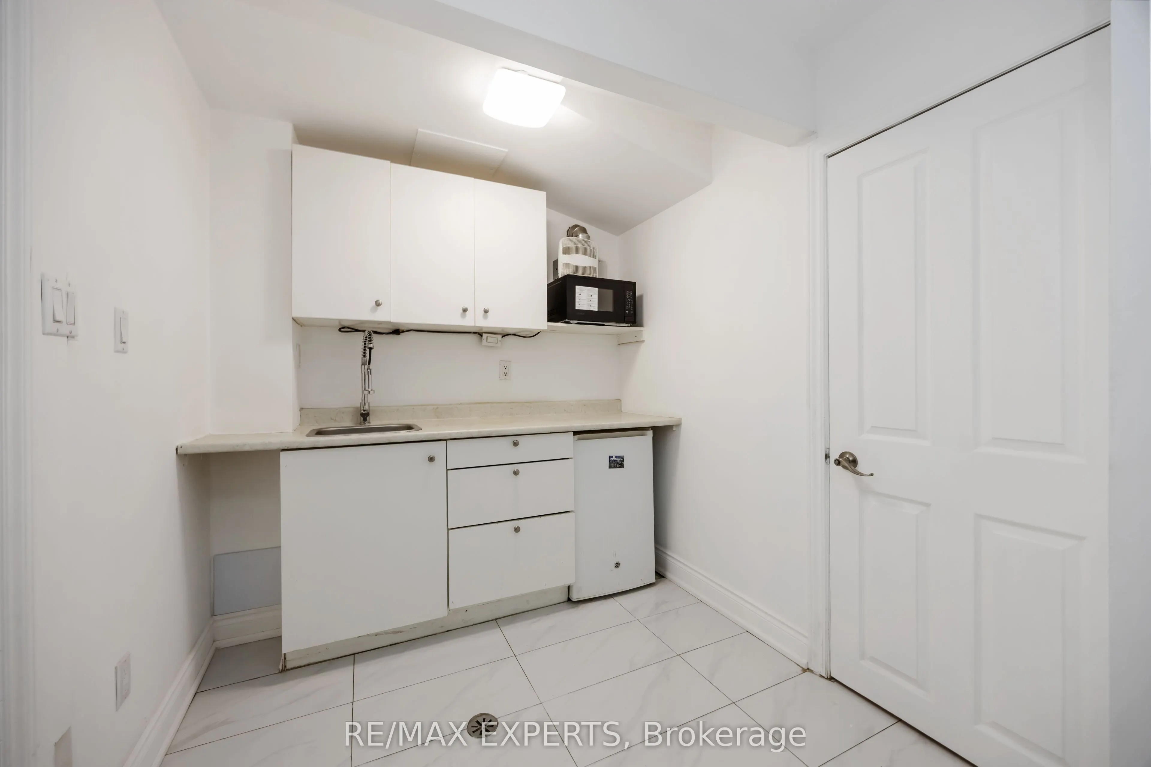 199 DAVISVILLE AVE Avenue S, #BSMT