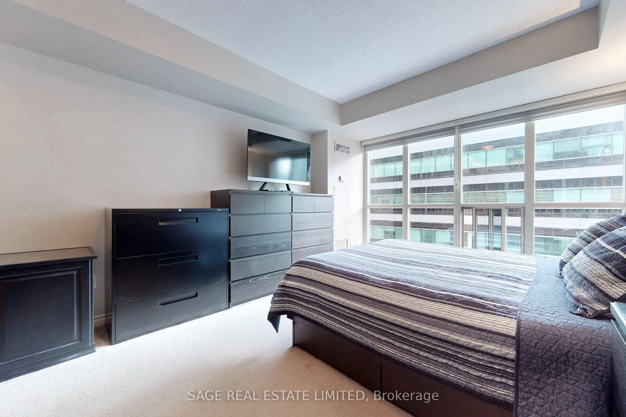270 Wellington Street W, #1114