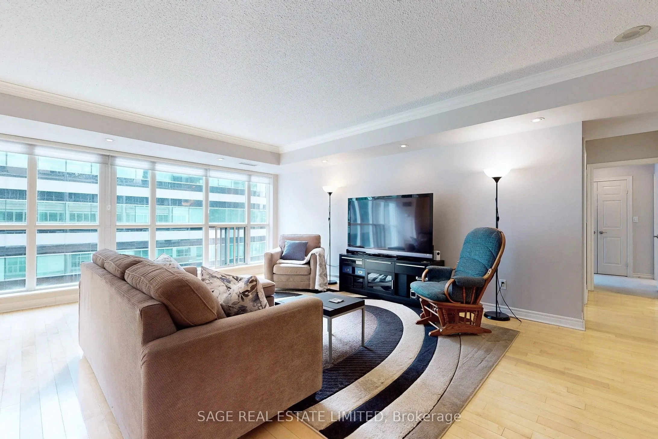 270 Wellington Street W, #1114