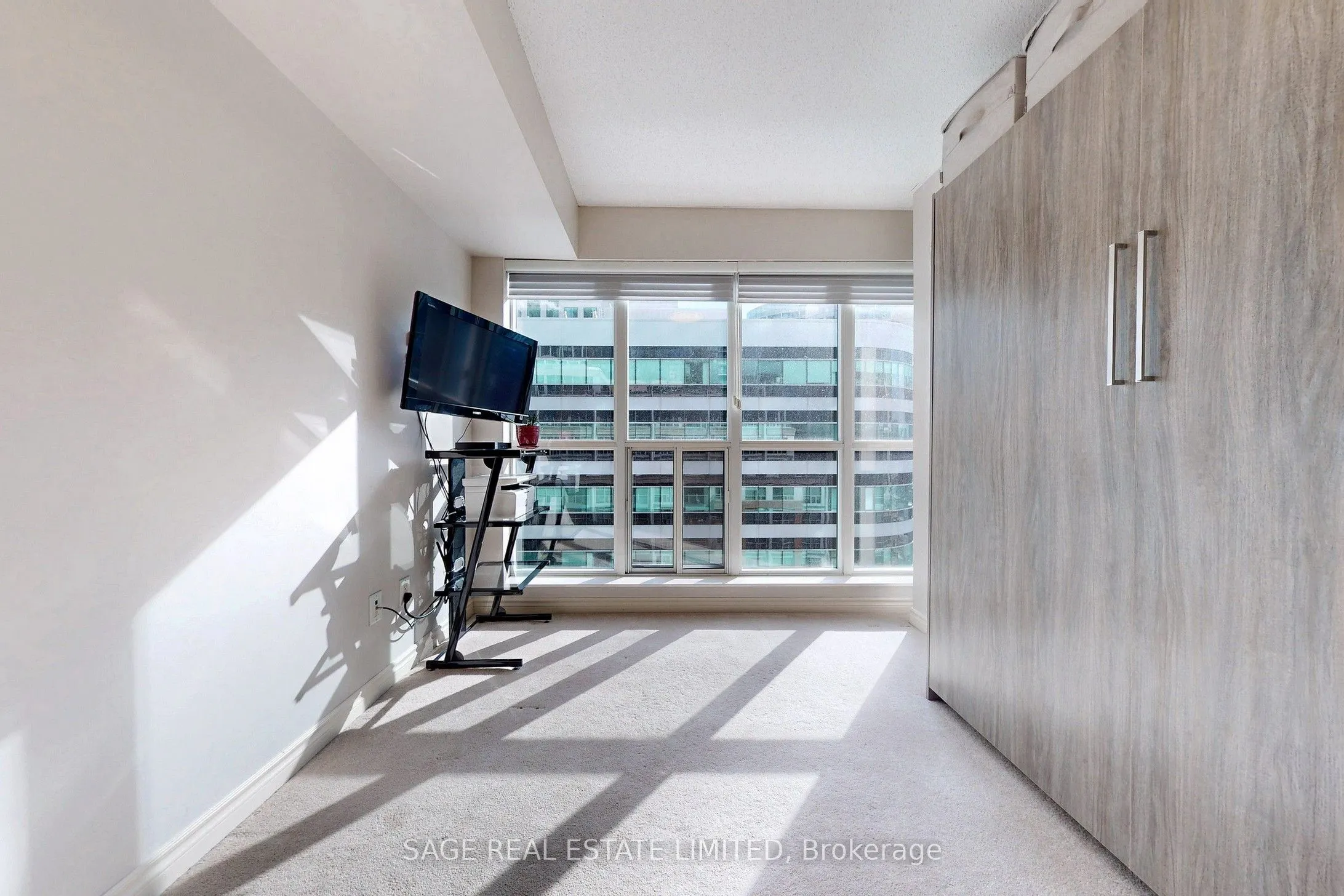270 Wellington Street W, #1114