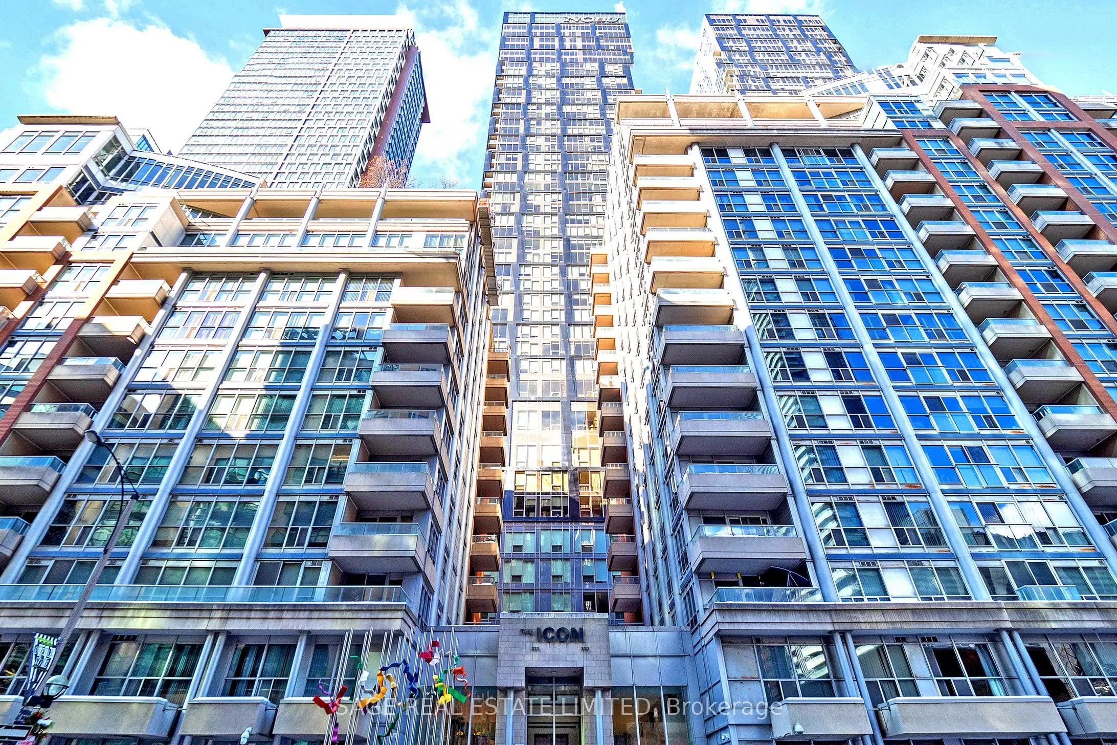 270 Wellington Street W, #1114