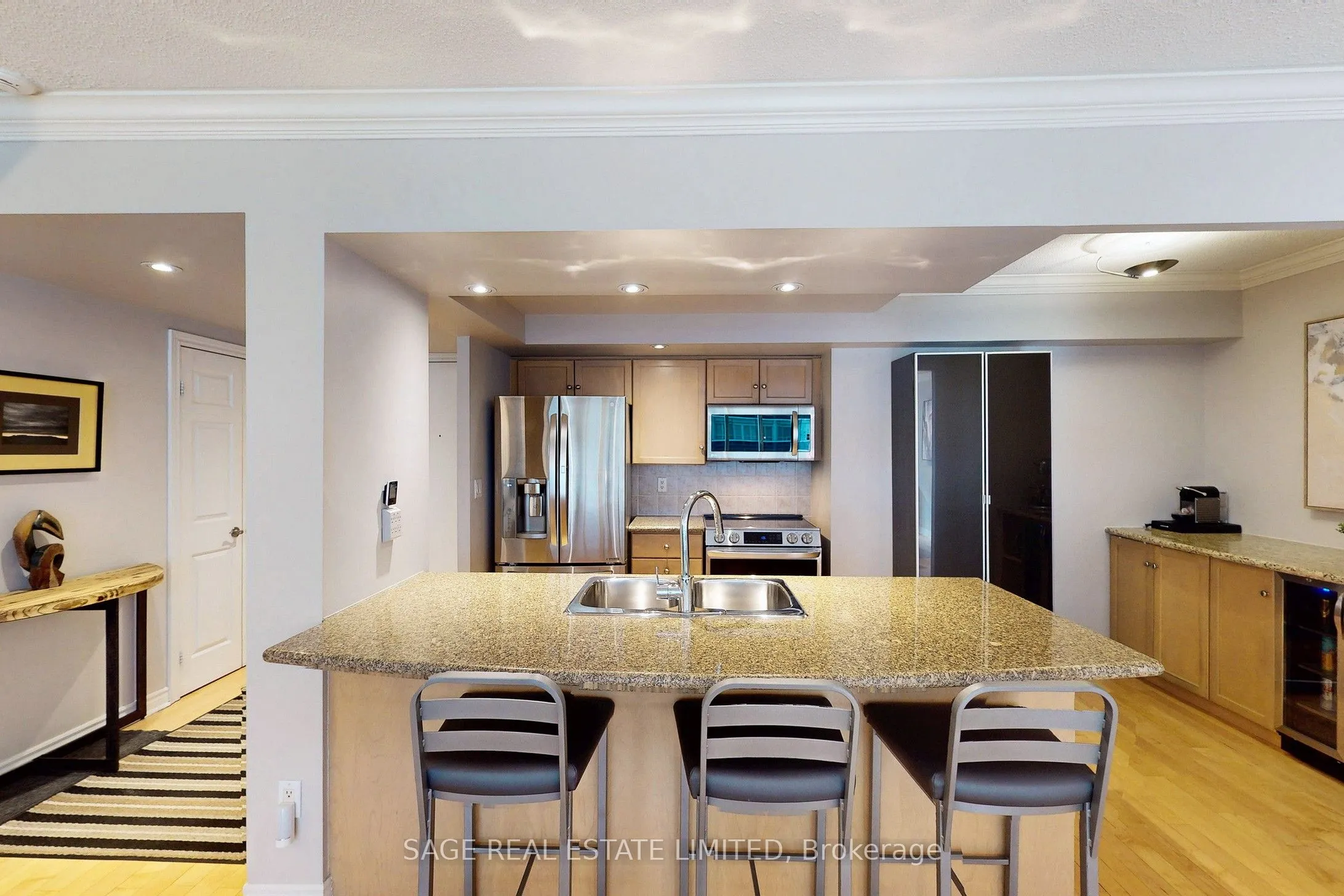 270 Wellington Street W, #1114