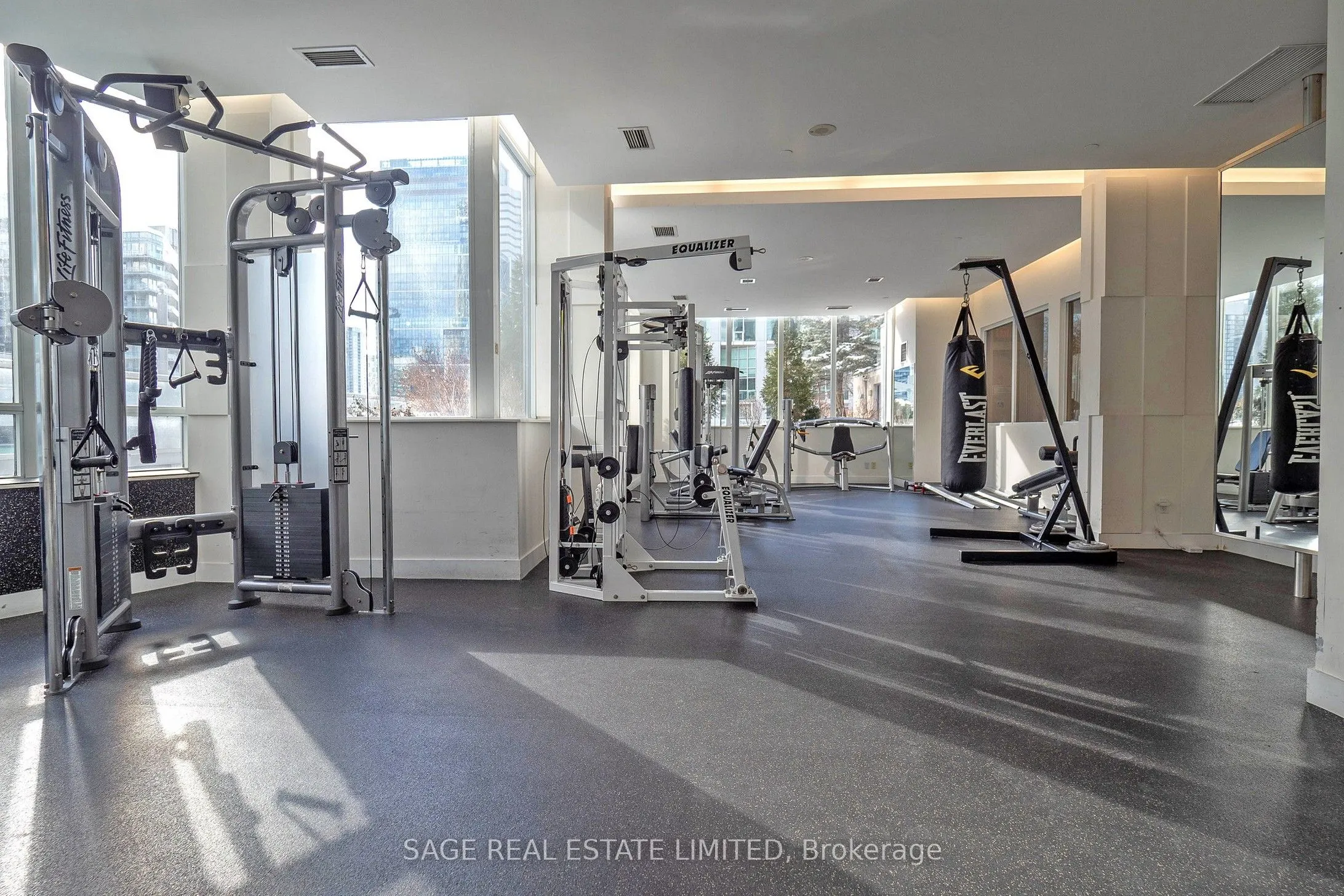 270 Wellington Street W, #1114