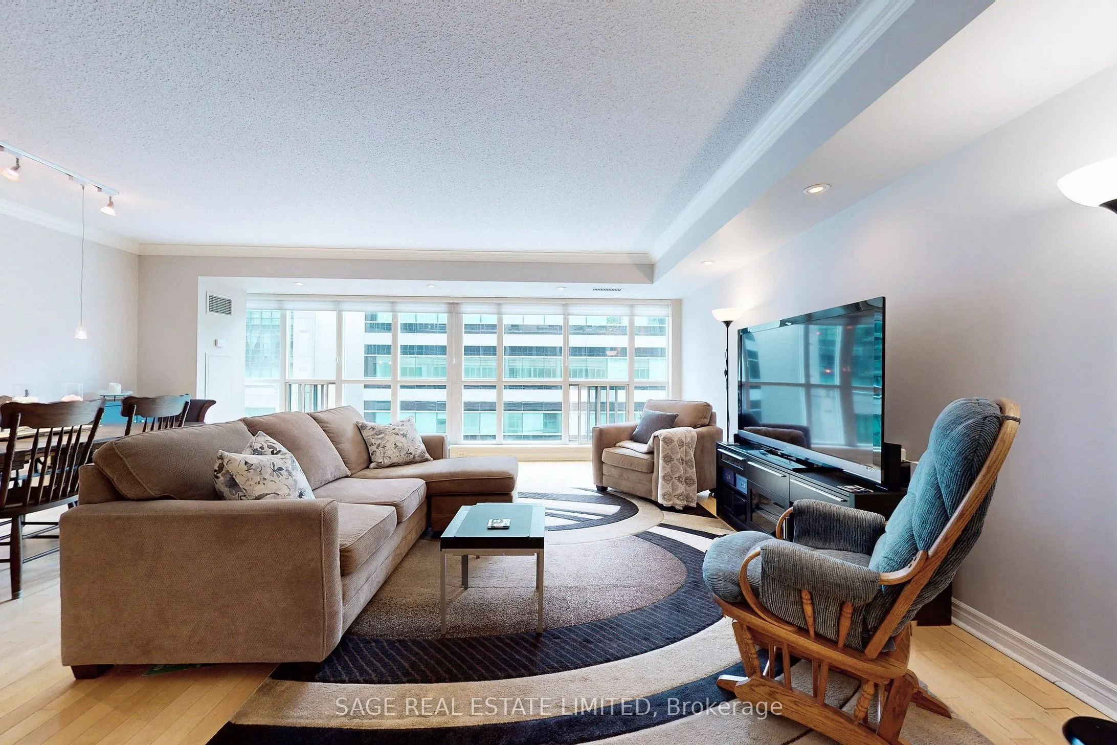 270 Wellington Street W, #1114