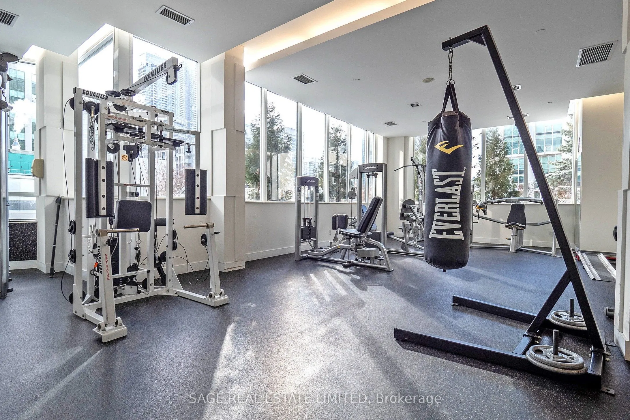 270 Wellington Street W, #1114