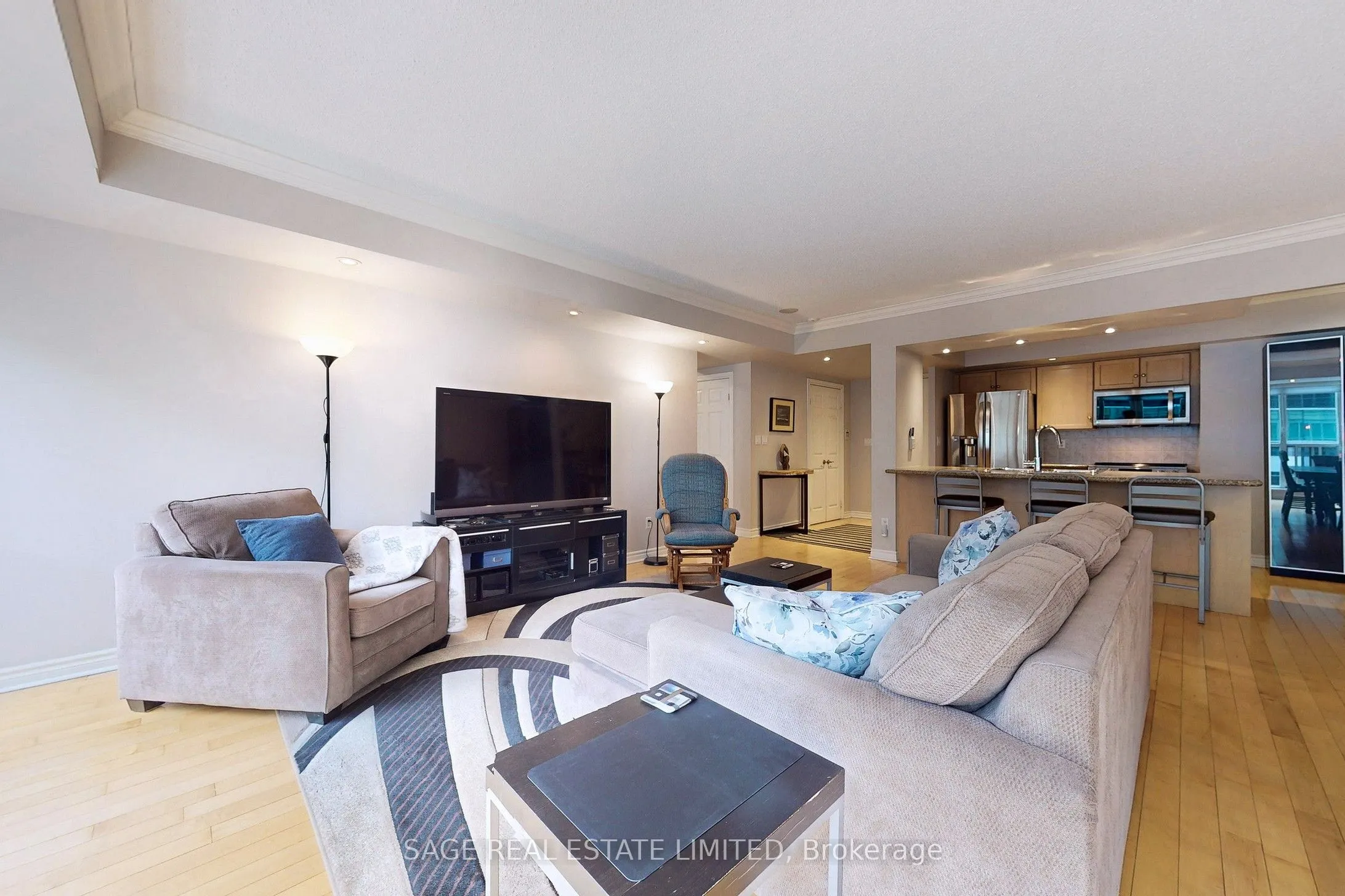 270 Wellington Street W, #1114