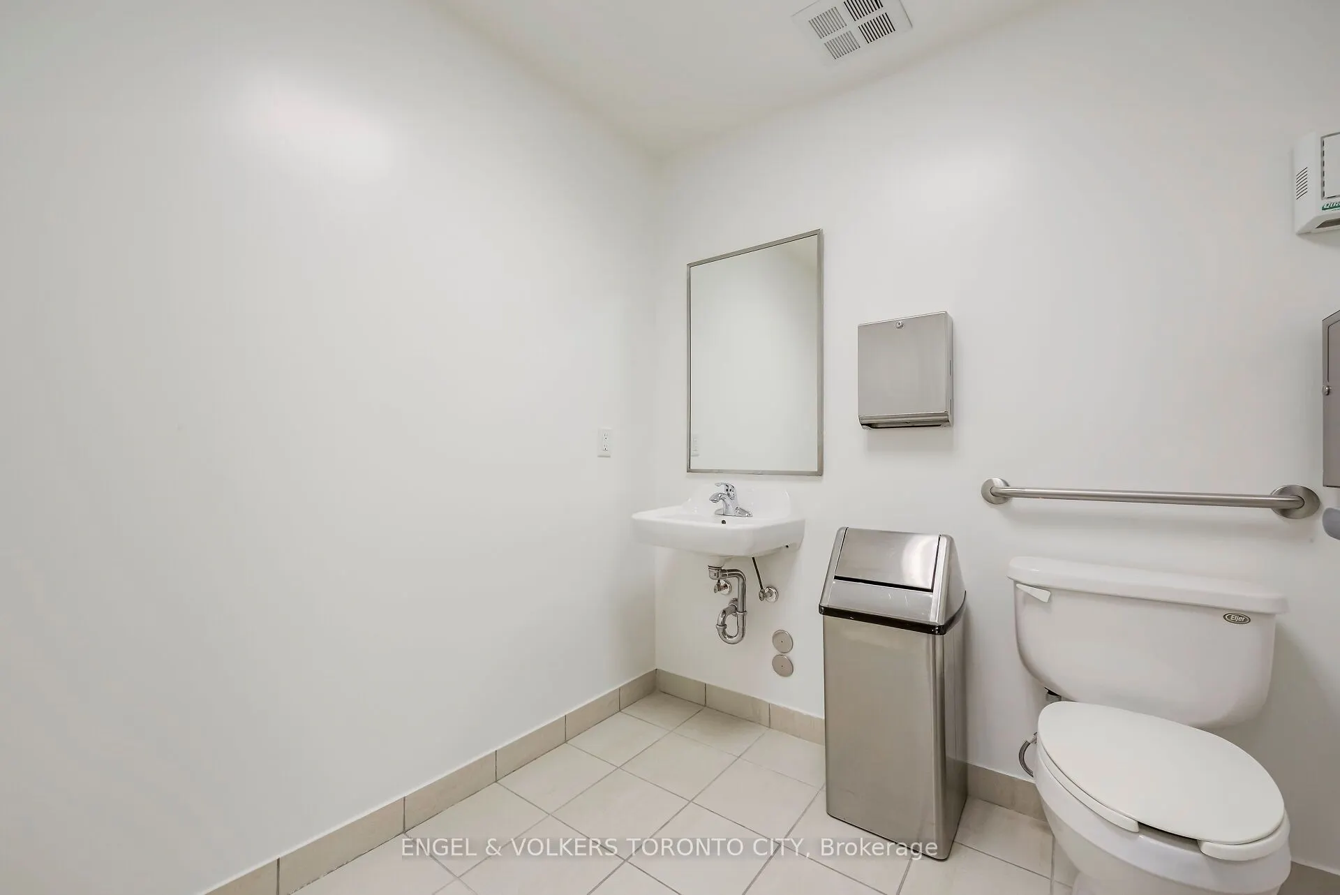 218 Queens Quay W, #3rd Floor