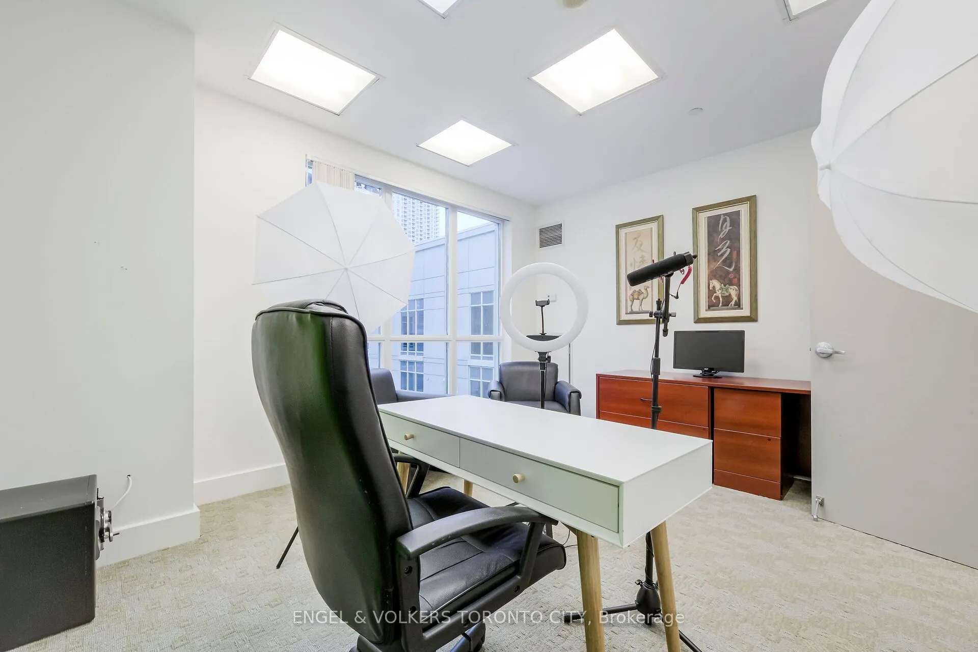 218 Queens Quay W, #3rd Floor