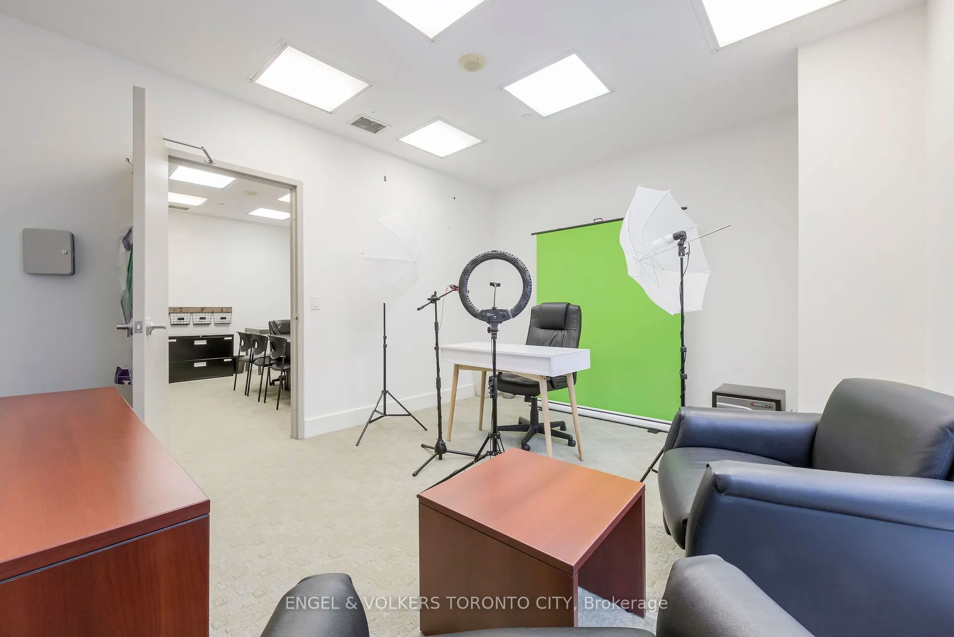 218 Queens Quay W, #3rd Floor
