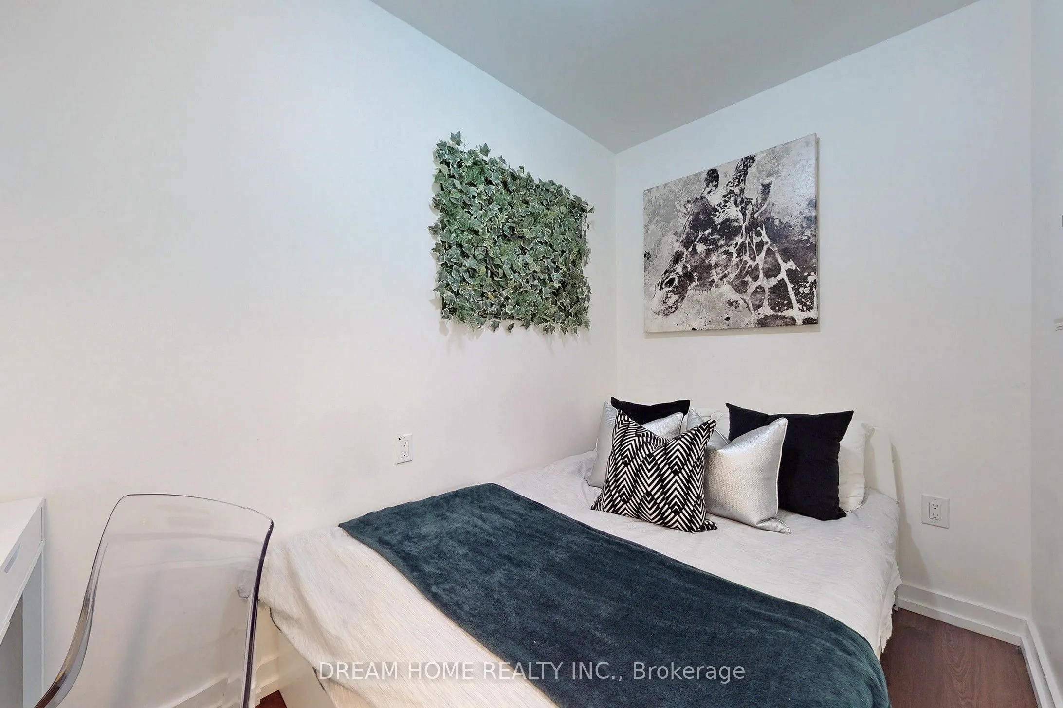 62 Dan Leckie Way, #TH01