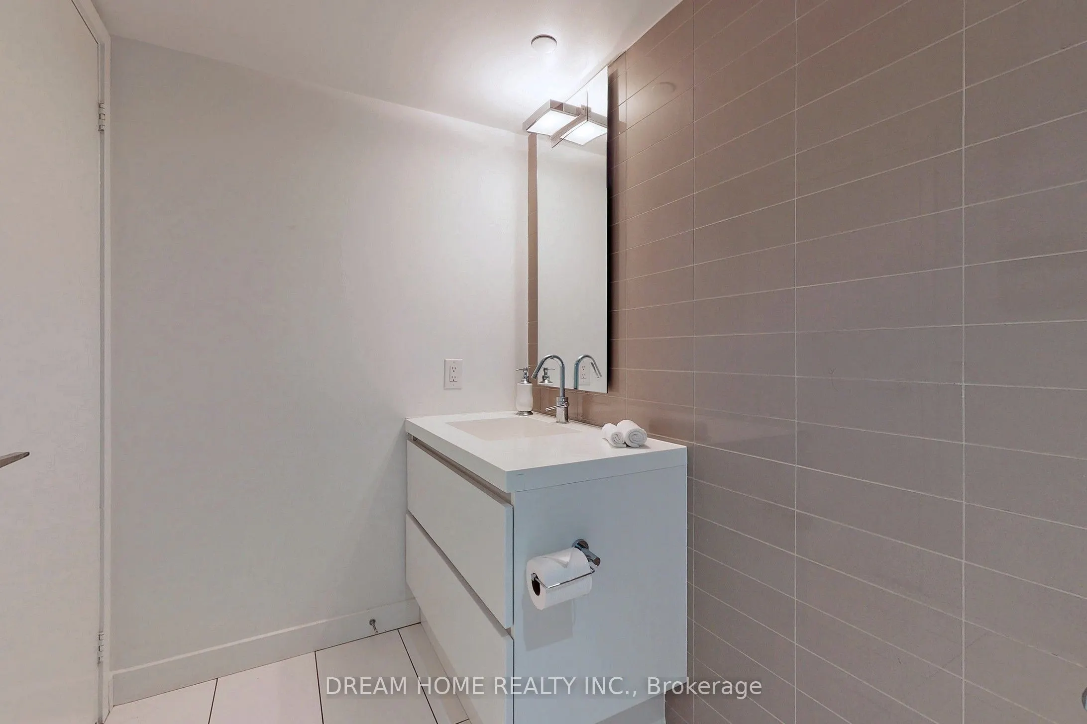 62 Dan Leckie Way, #TH01