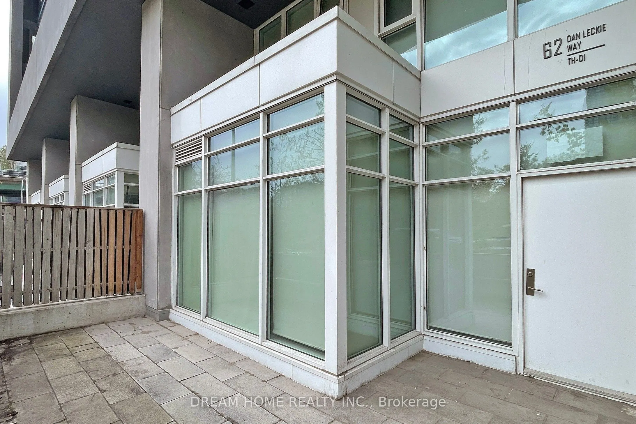 62 Dan Leckie Way, #TH01