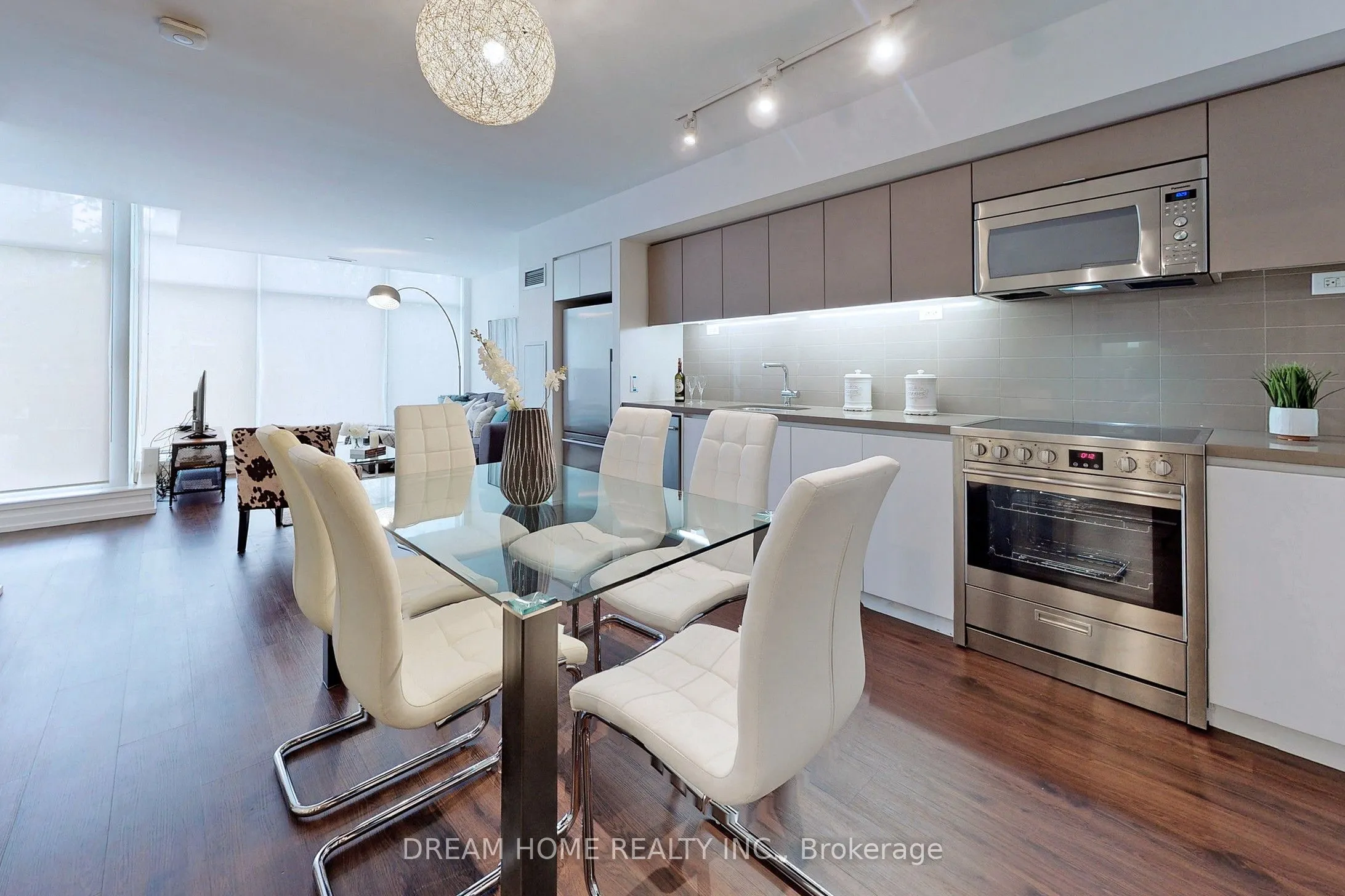 62 Dan Leckie Way, #TH01