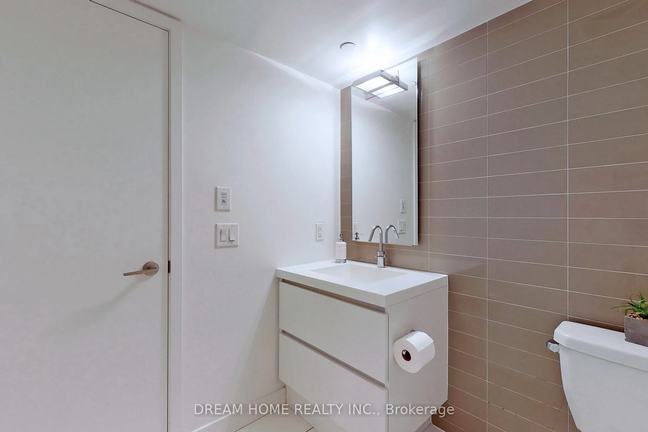 62 Dan Leckie Way, #TH01