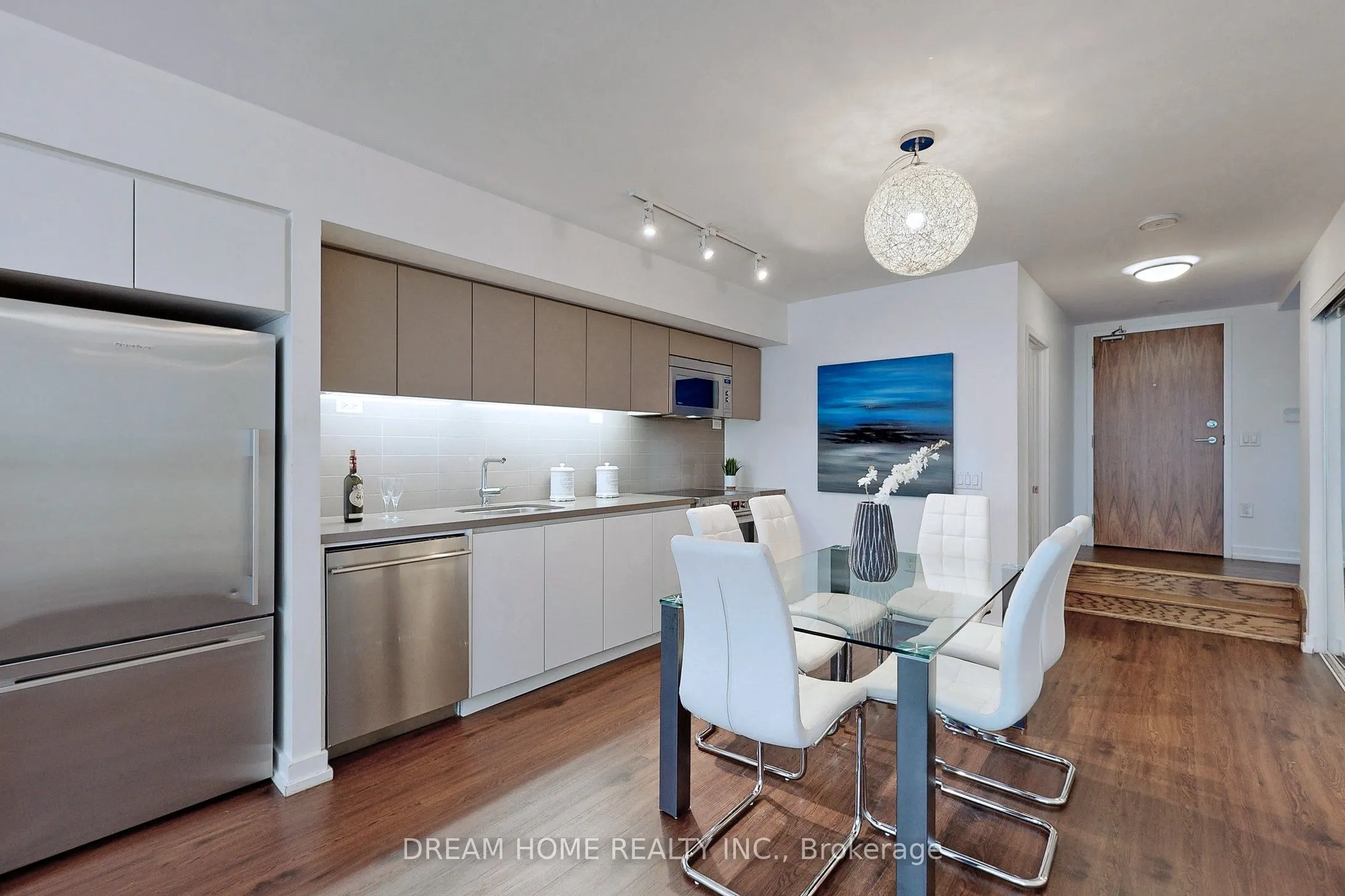 62 Dan Leckie Way, #TH01
