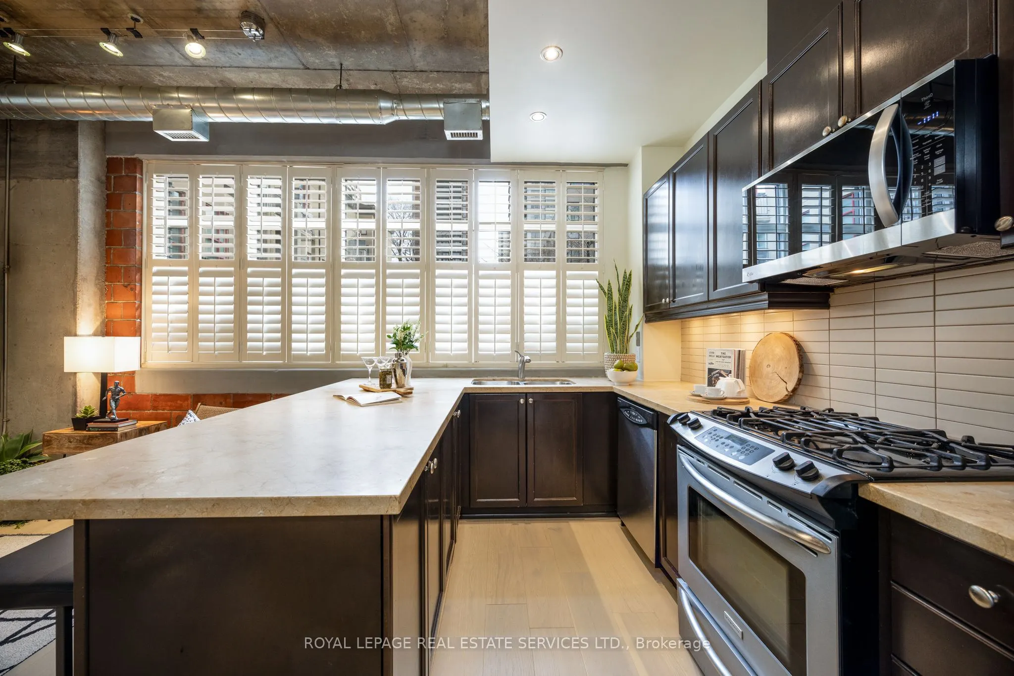 10 Wellesley Place, #101