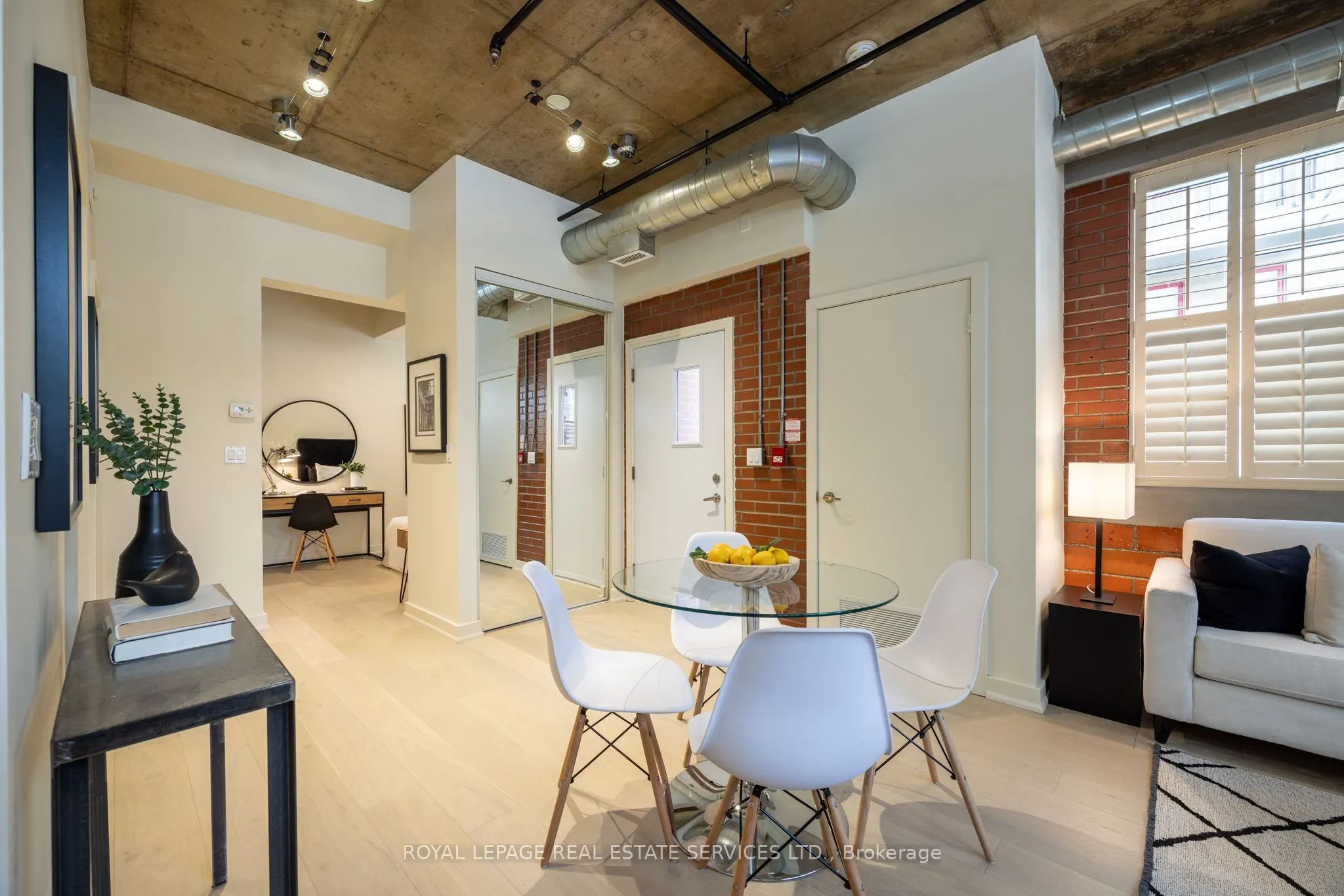 10 Wellesley Place, #101