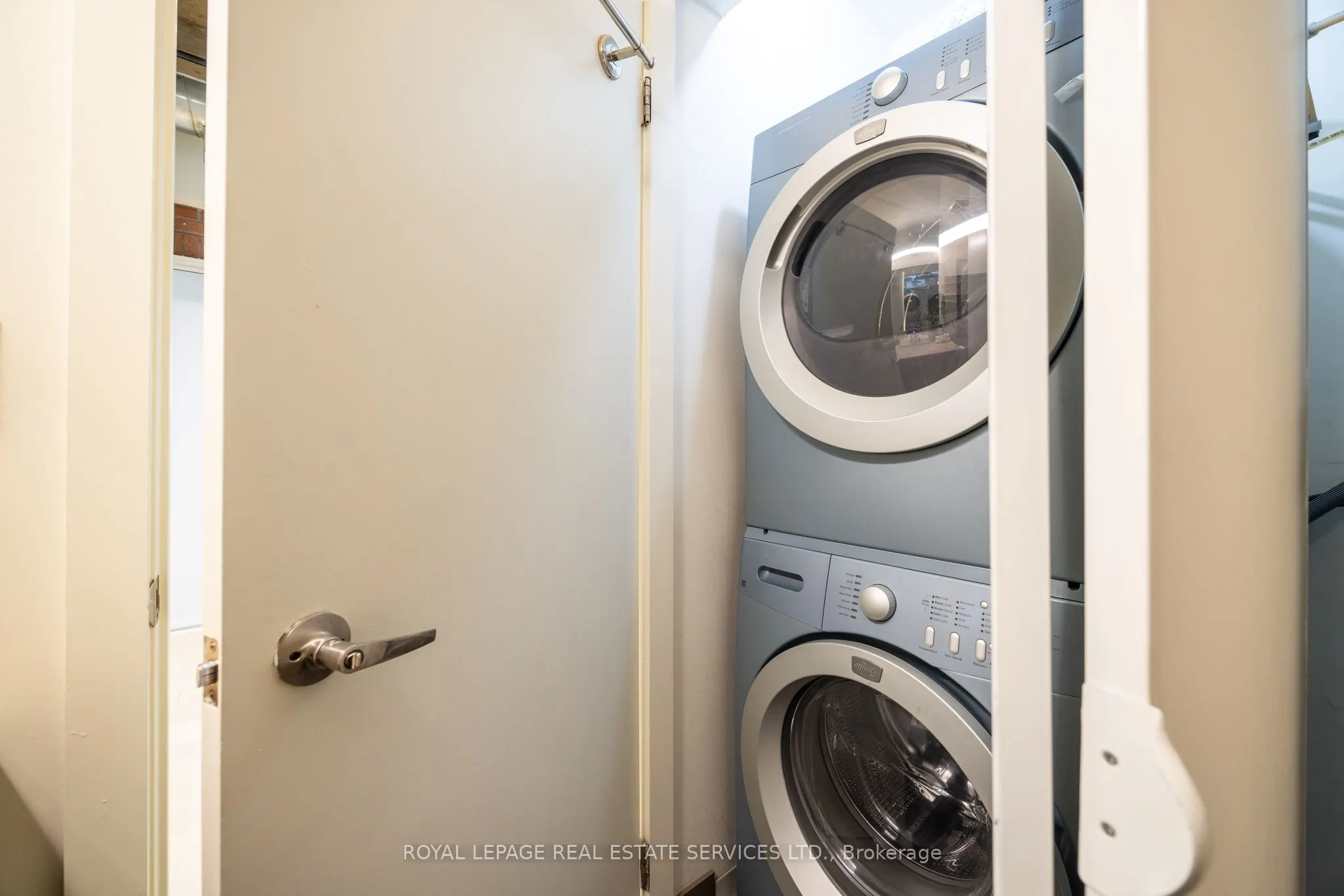 10 Wellesley Place, #101
