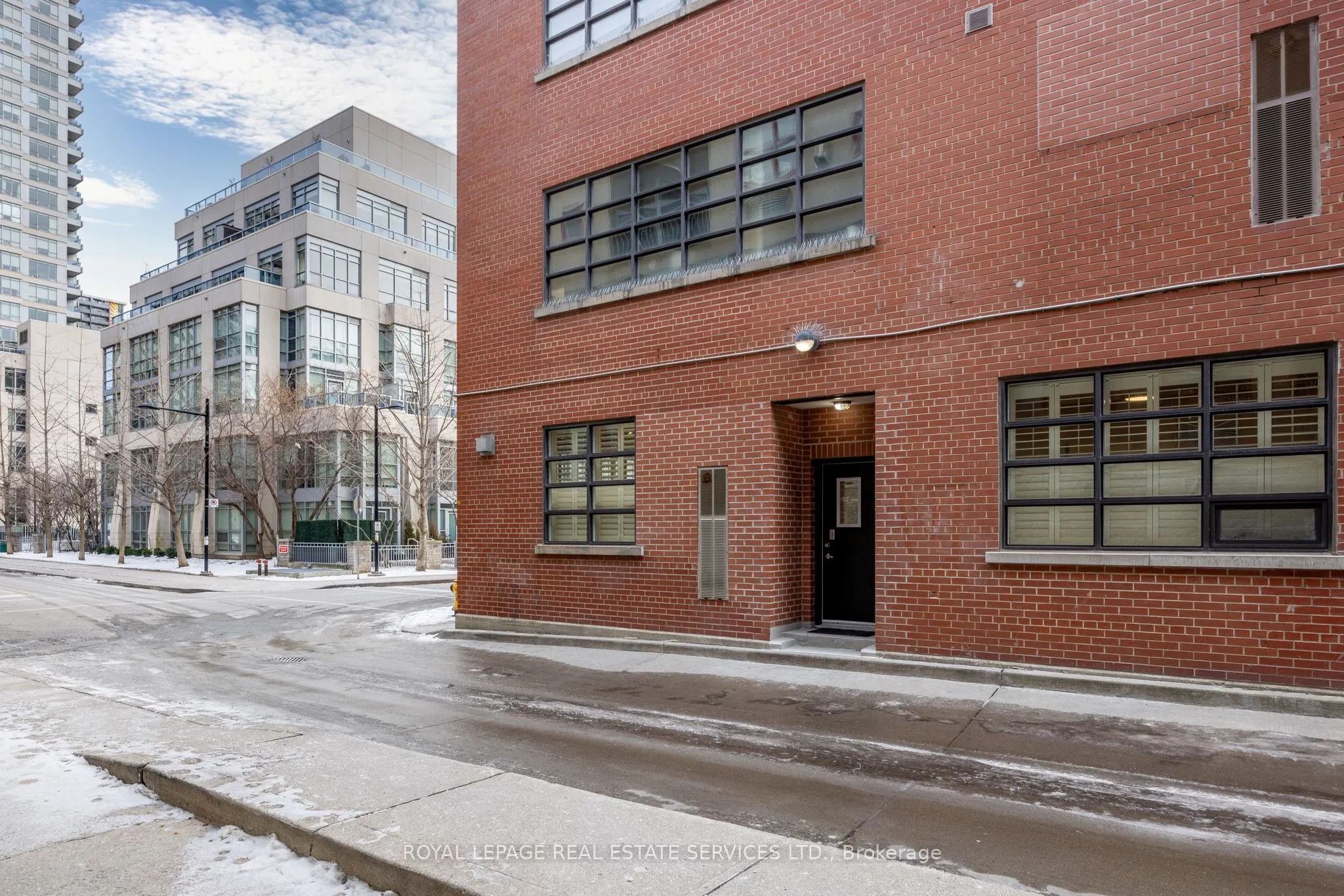 10 Wellesley Place, #101