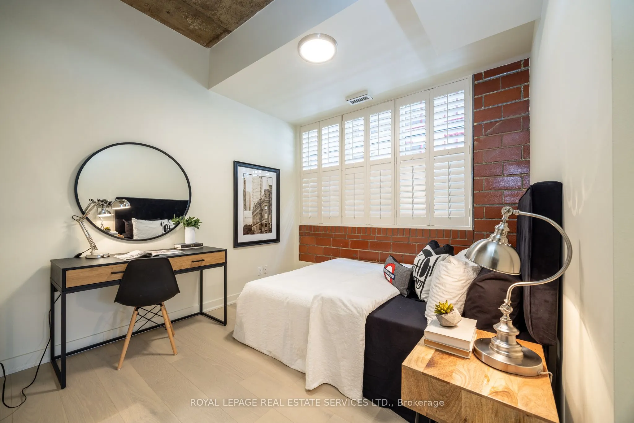 10 Wellesley Place, #101