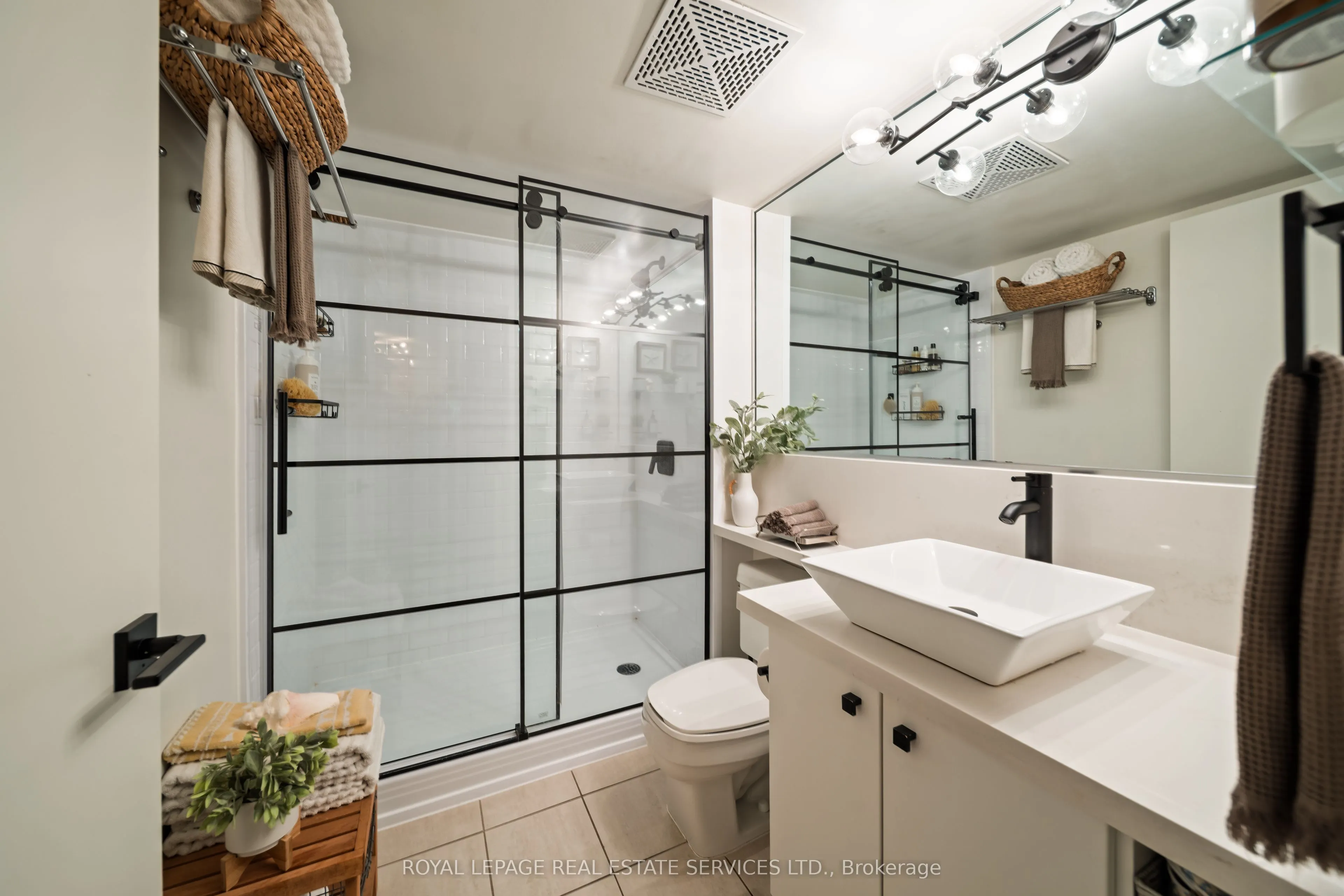 11 Brunel Court, #3906