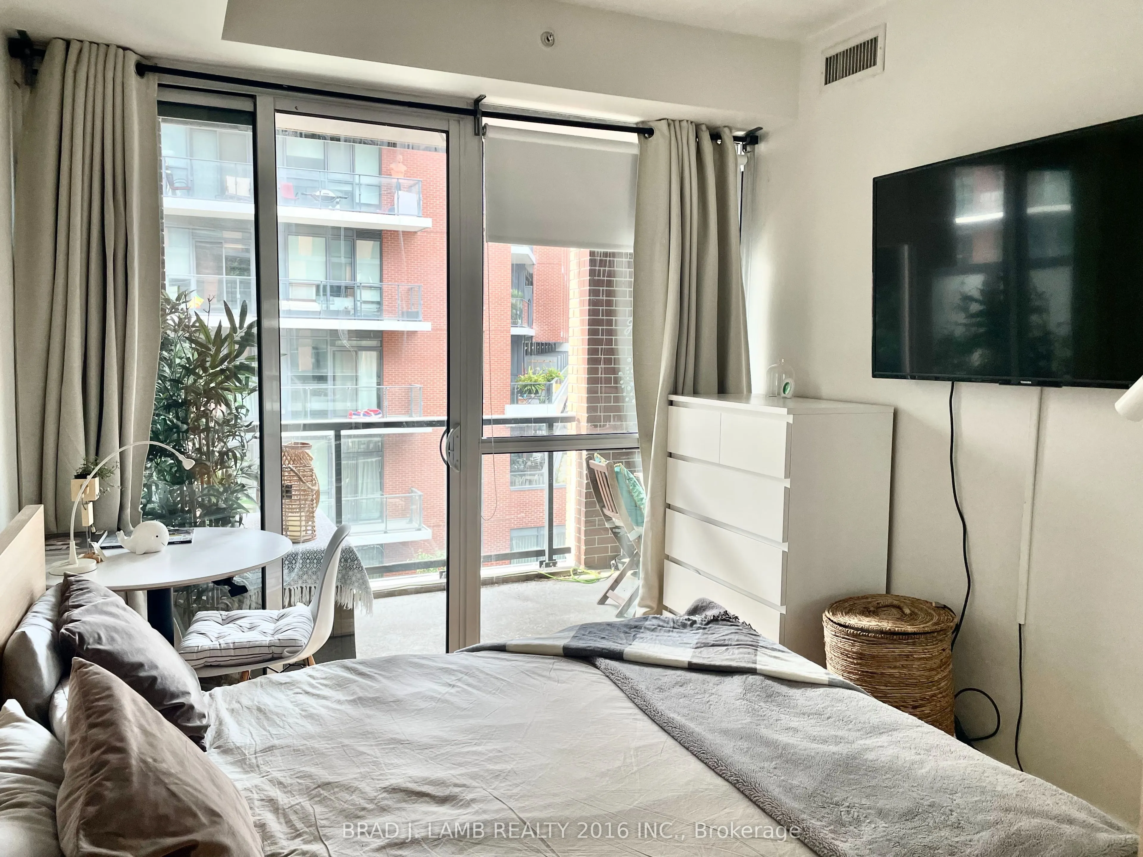 20 BRUYERES Mews, #327