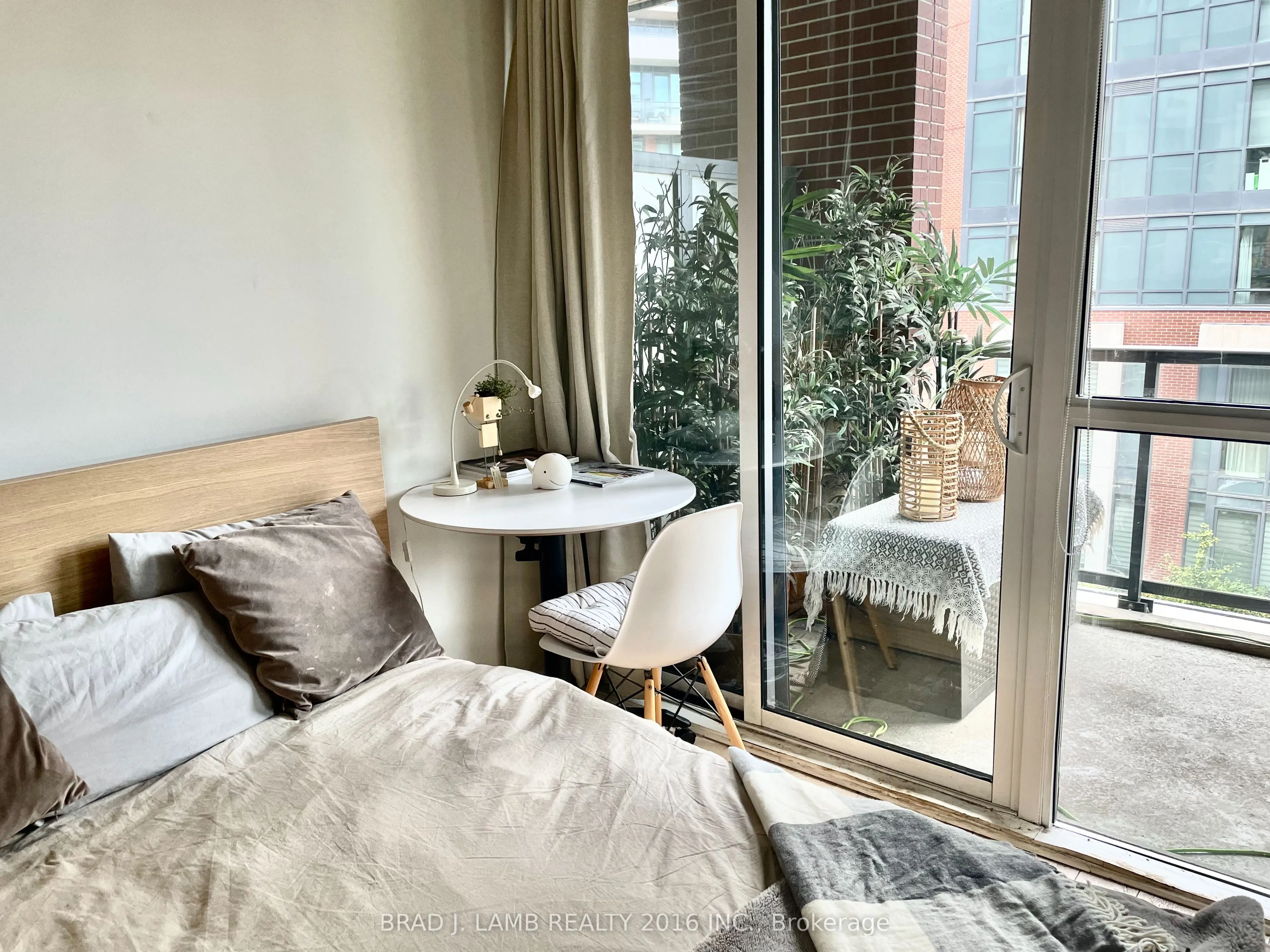 20 BRUYERES Mews, #327