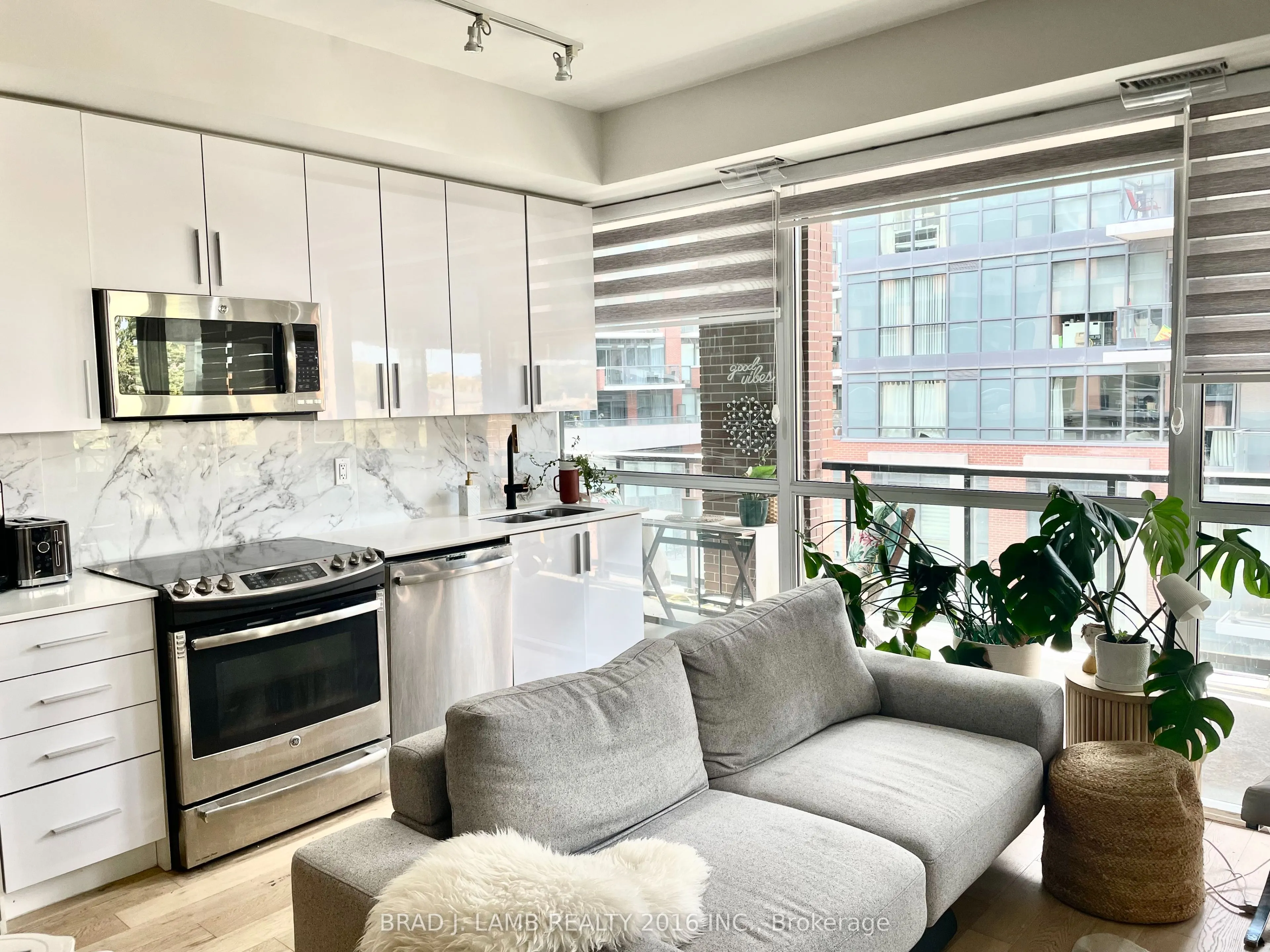 20 BRUYERES Mews, #327