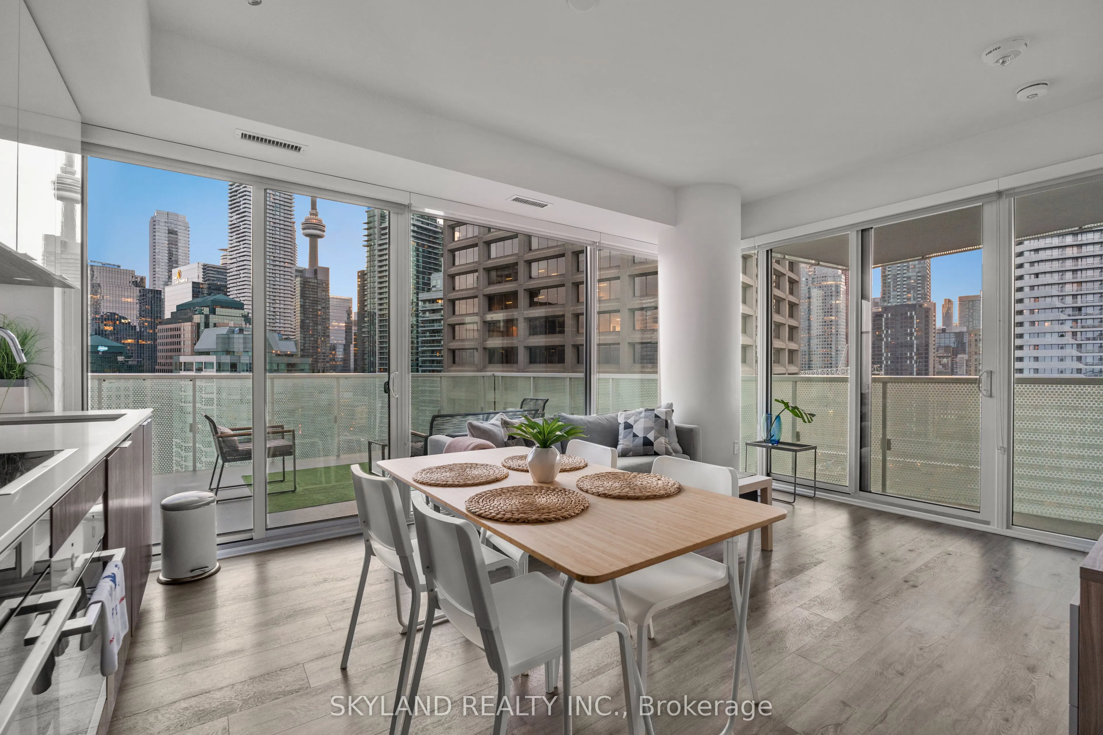 15 Queens Quay E, #2307