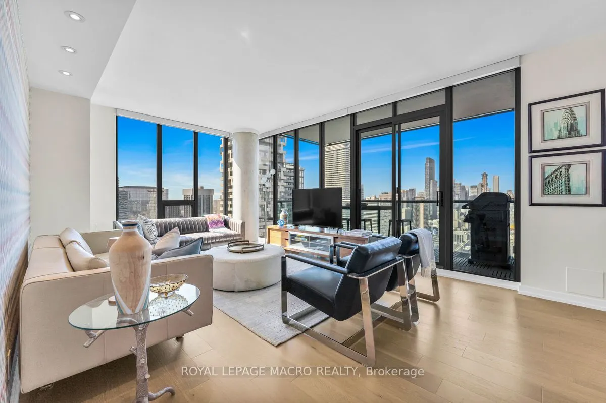 33 Lombard Street, #4302